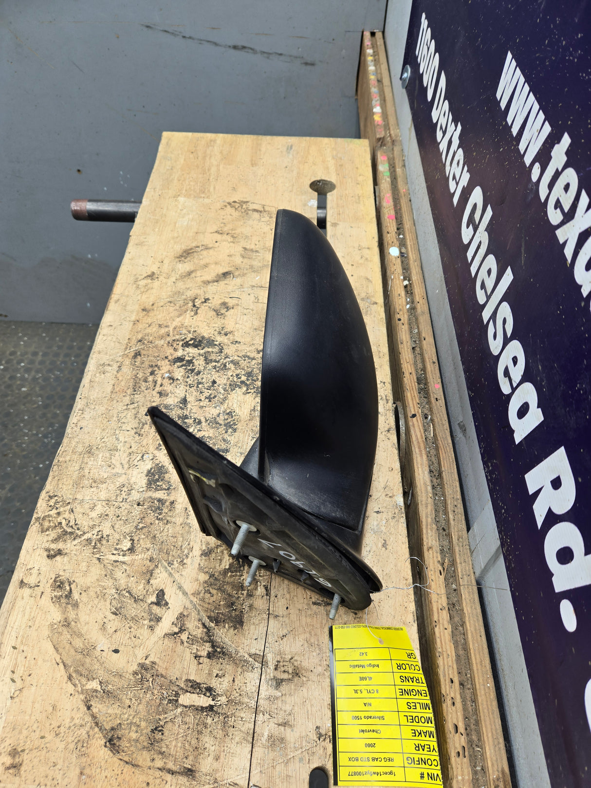 1999-2006 Chevrolet Silverado GMC Sierra 1500 2500 LH Driver Side Manual Mirror