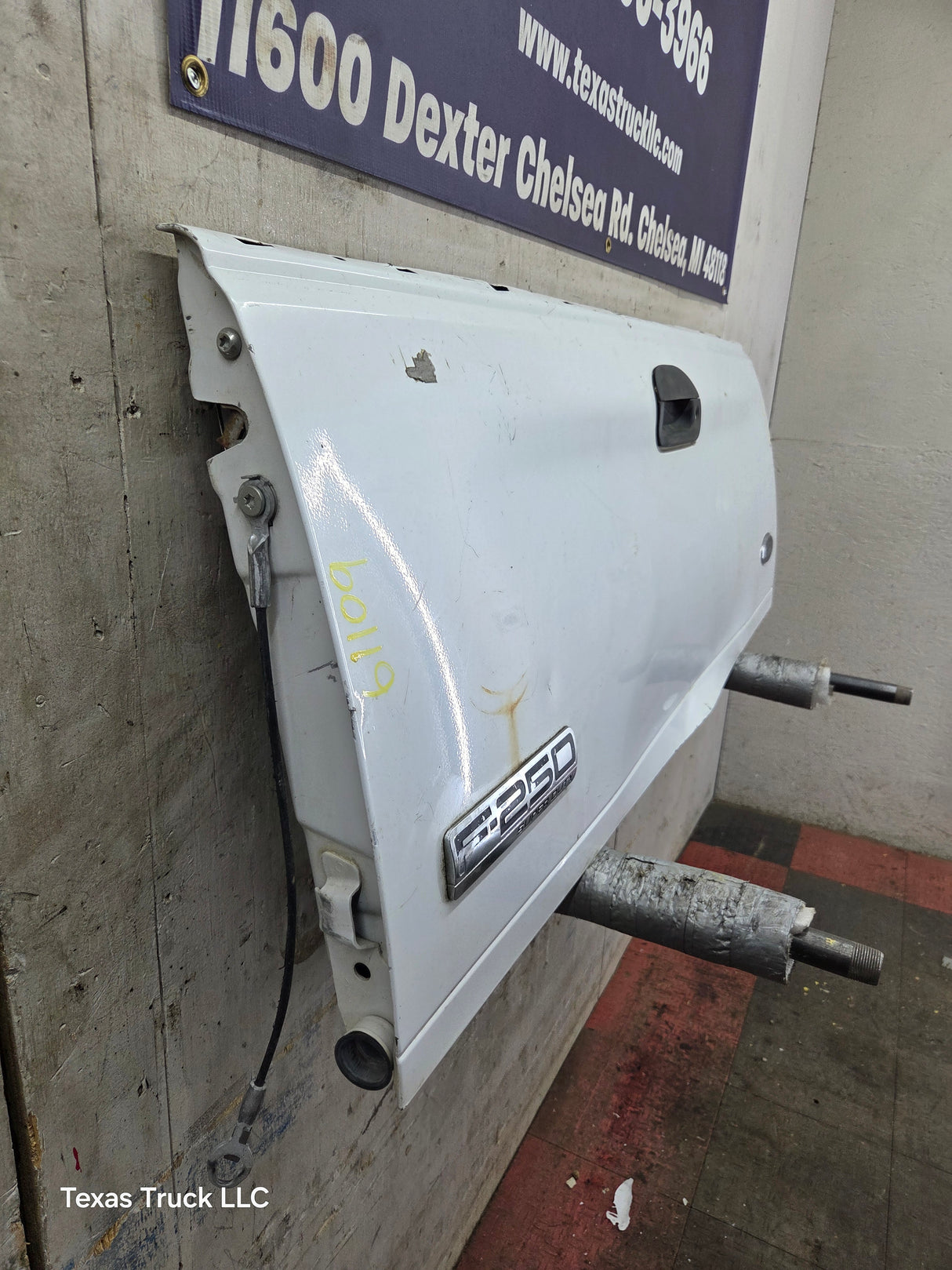 1997-2003 F150 / 1999-2007 Ford F250 F350 F450 F550 Super Duty Tailgate