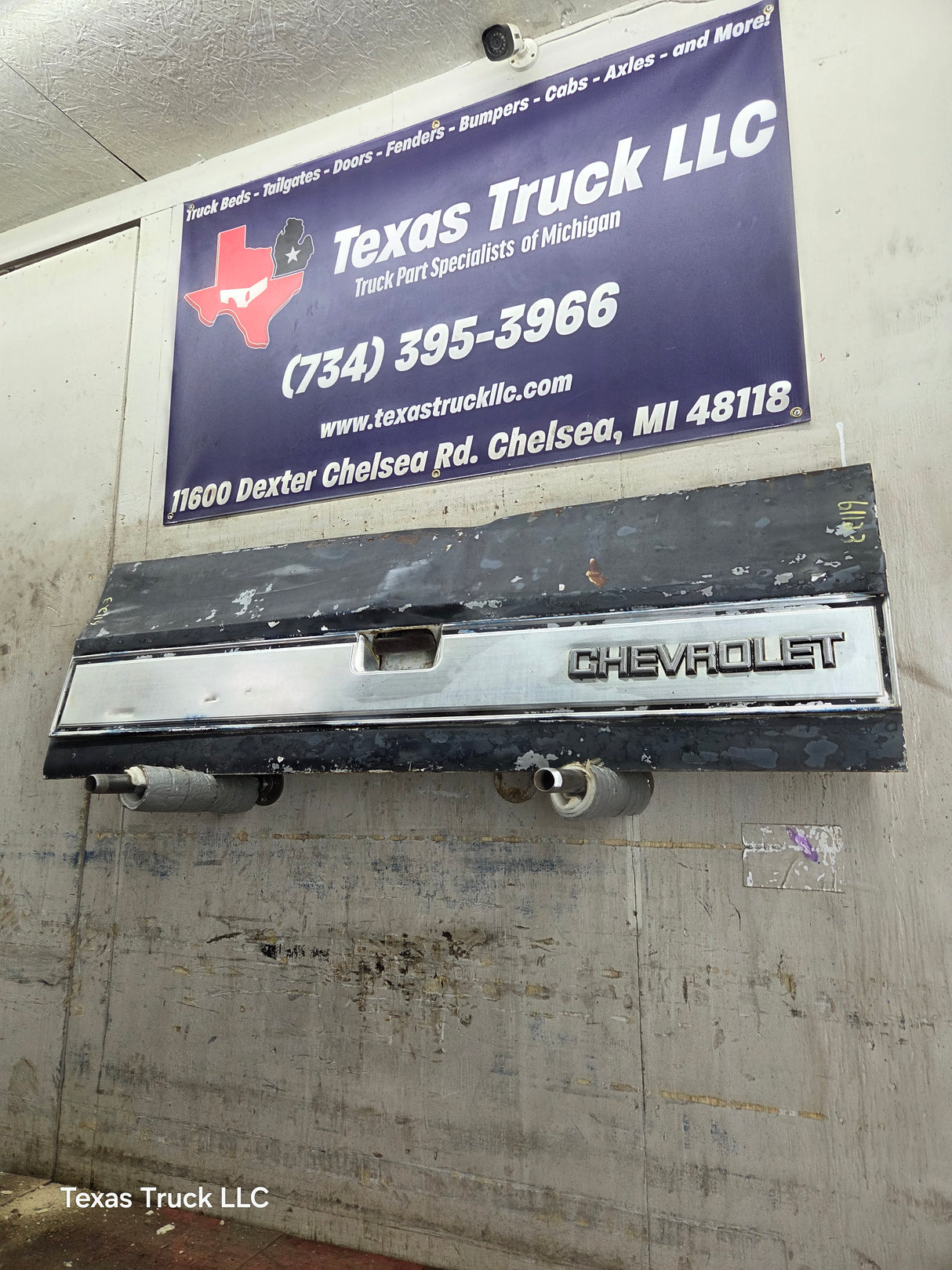 1981-1986 Chevrolet C10 C20 C30 K10 K20 K30 Tailgate