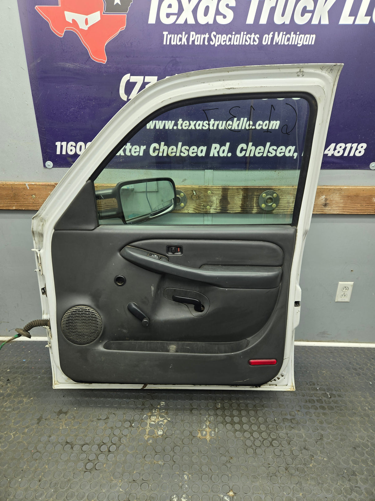 1999-2006 Chevrolet Silverado / GMC Sierra 1500 2500 3500 HD Front Passenger side Door RH