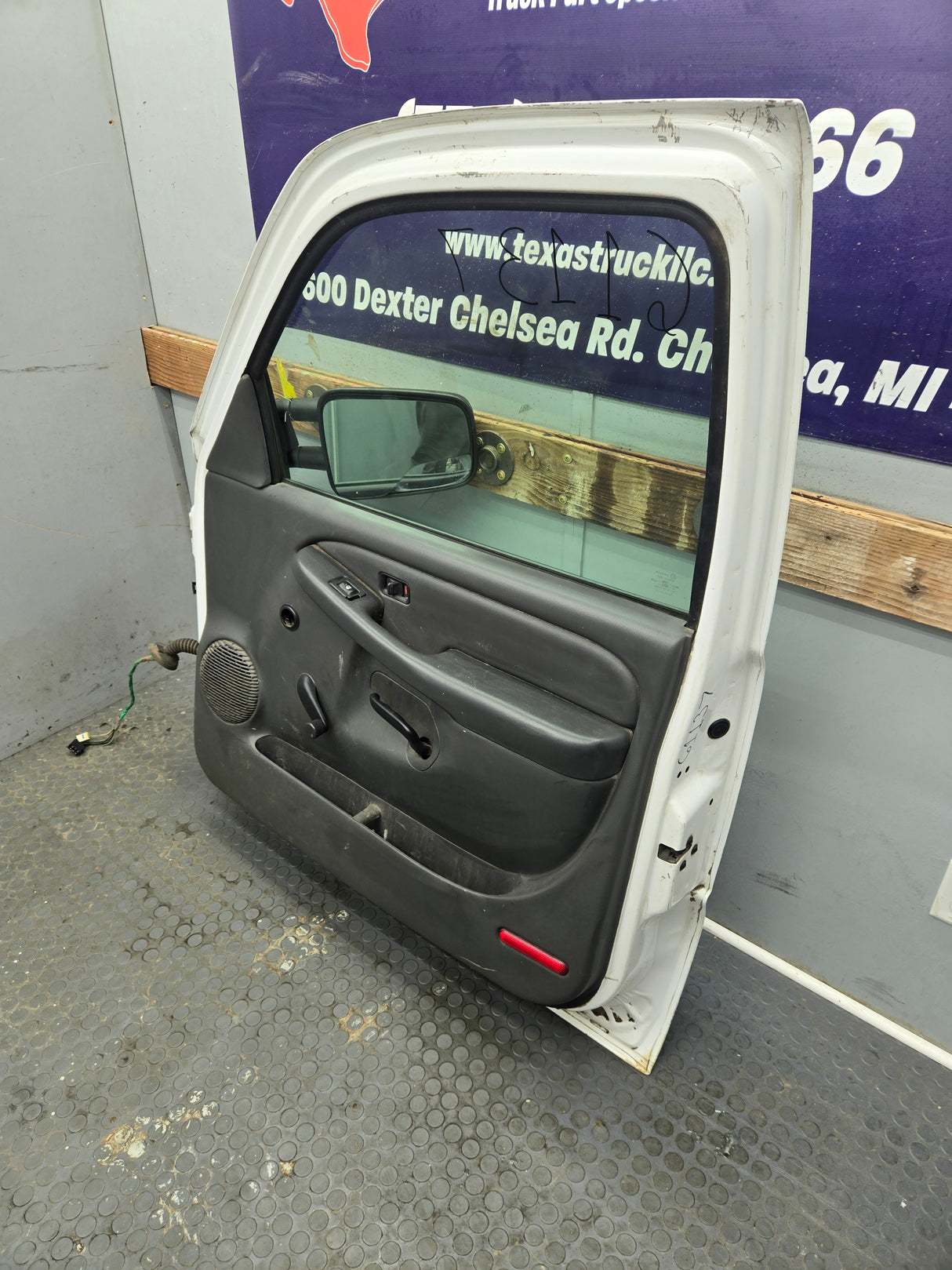 1999-2006 Chevrolet Silverado / GMC Sierra 1500 2500 3500 HD Front Passenger side Door RH