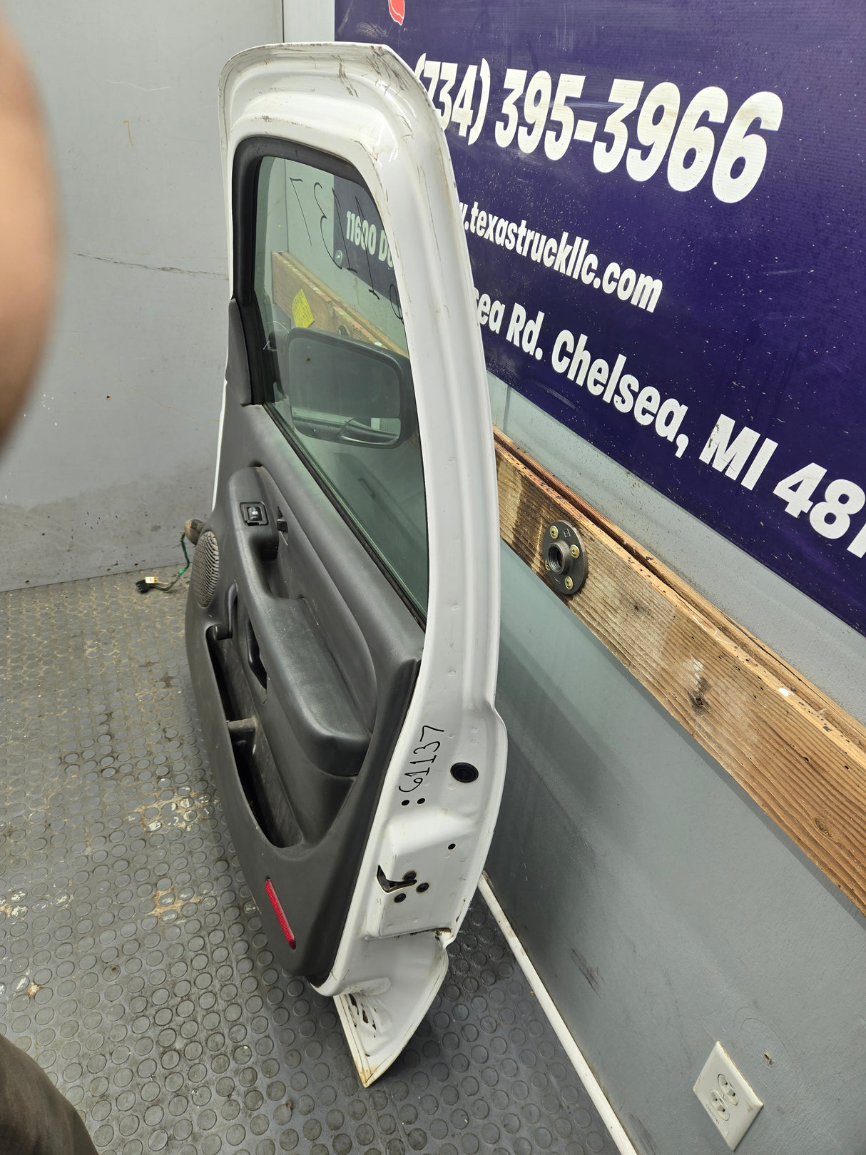 1999-2006 Chevrolet Silverado / GMC Sierra 1500 2500 3500 HD Front Passenger side Door RH