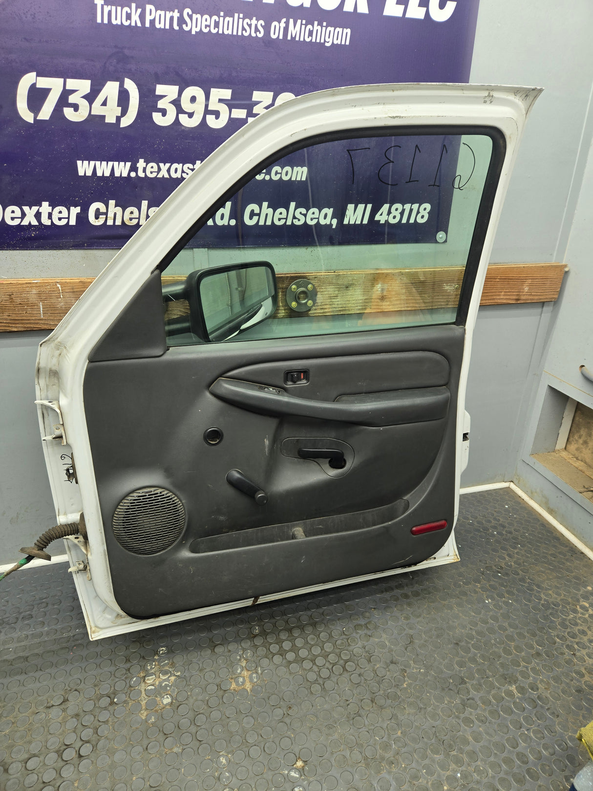 1999-2006 Chevrolet Silverado / GMC Sierra 1500 2500 3500 HD Front Passenger side Door RH
