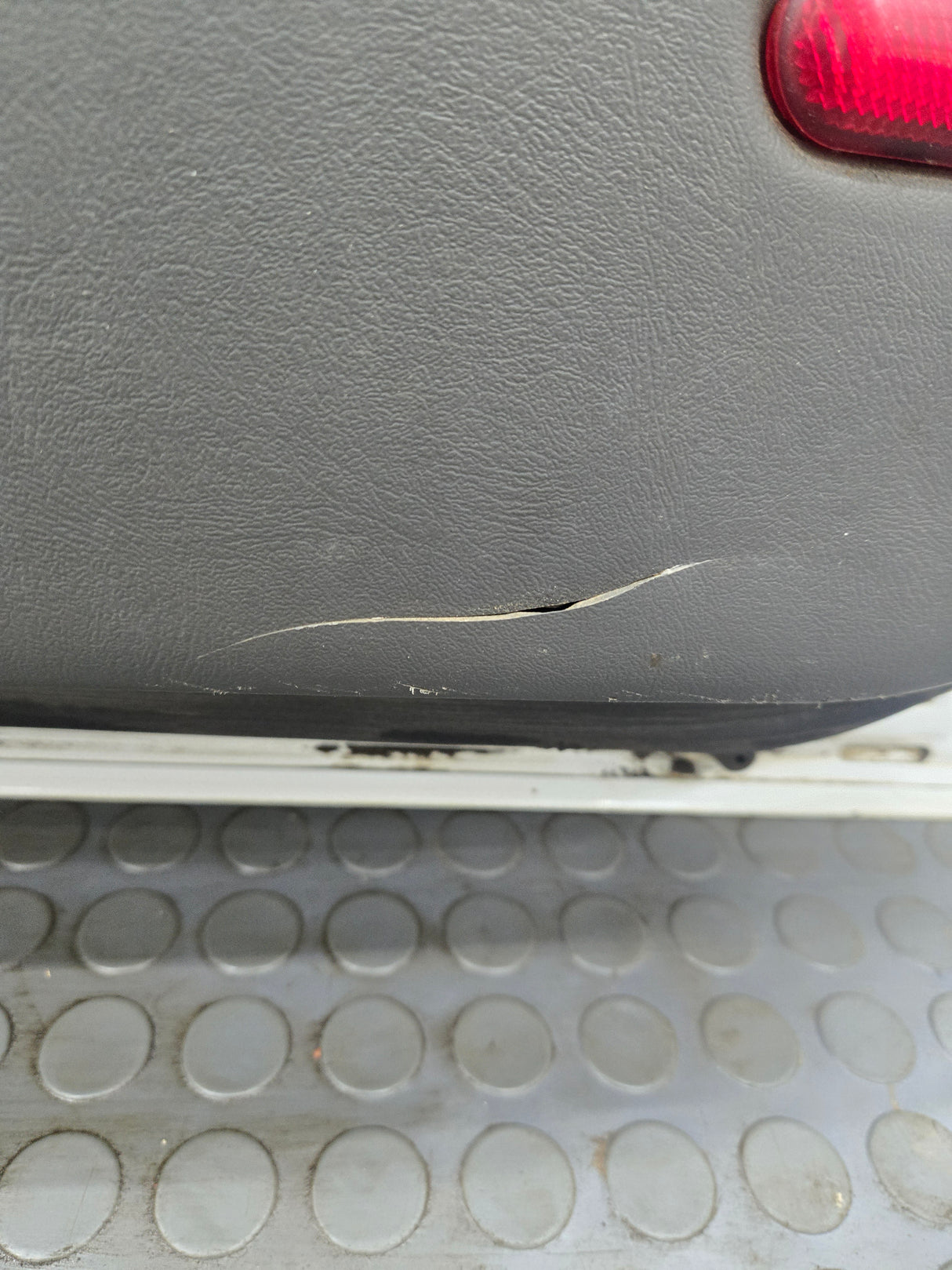 1999-2006 Chevrolet Silverado / GMC Sierra 1500 2500 3500 HD Front Passenger side Door RH