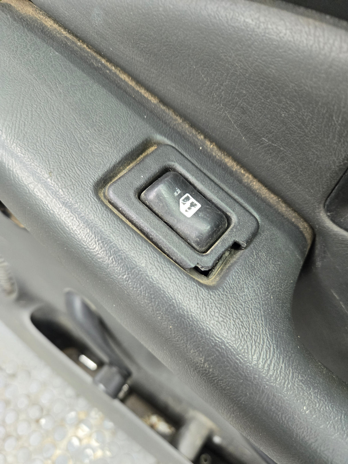 1999-2006 Chevrolet Silverado / GMC Sierra 1500 2500 3500 HD Front Passenger side Door RH