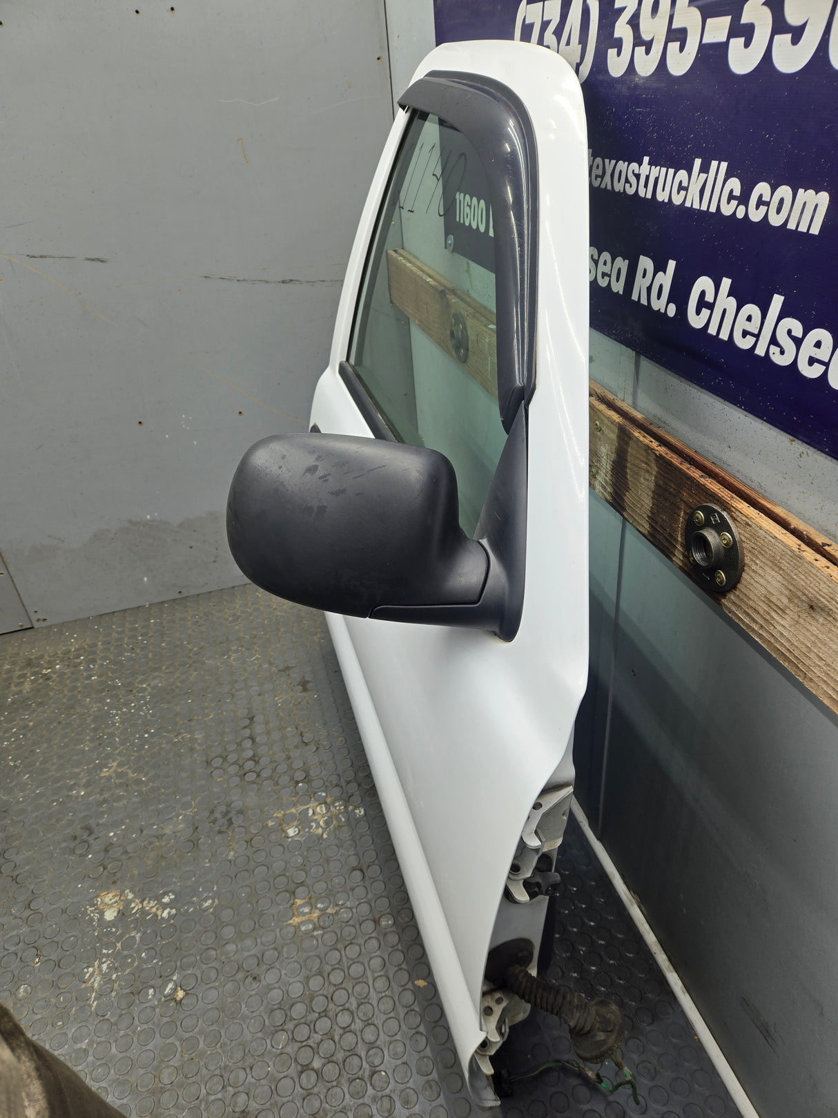 1999-2006 Chevrolet Silverado / GMC Sierra 1500 2500 3500 HD Front Passenger side Door RH