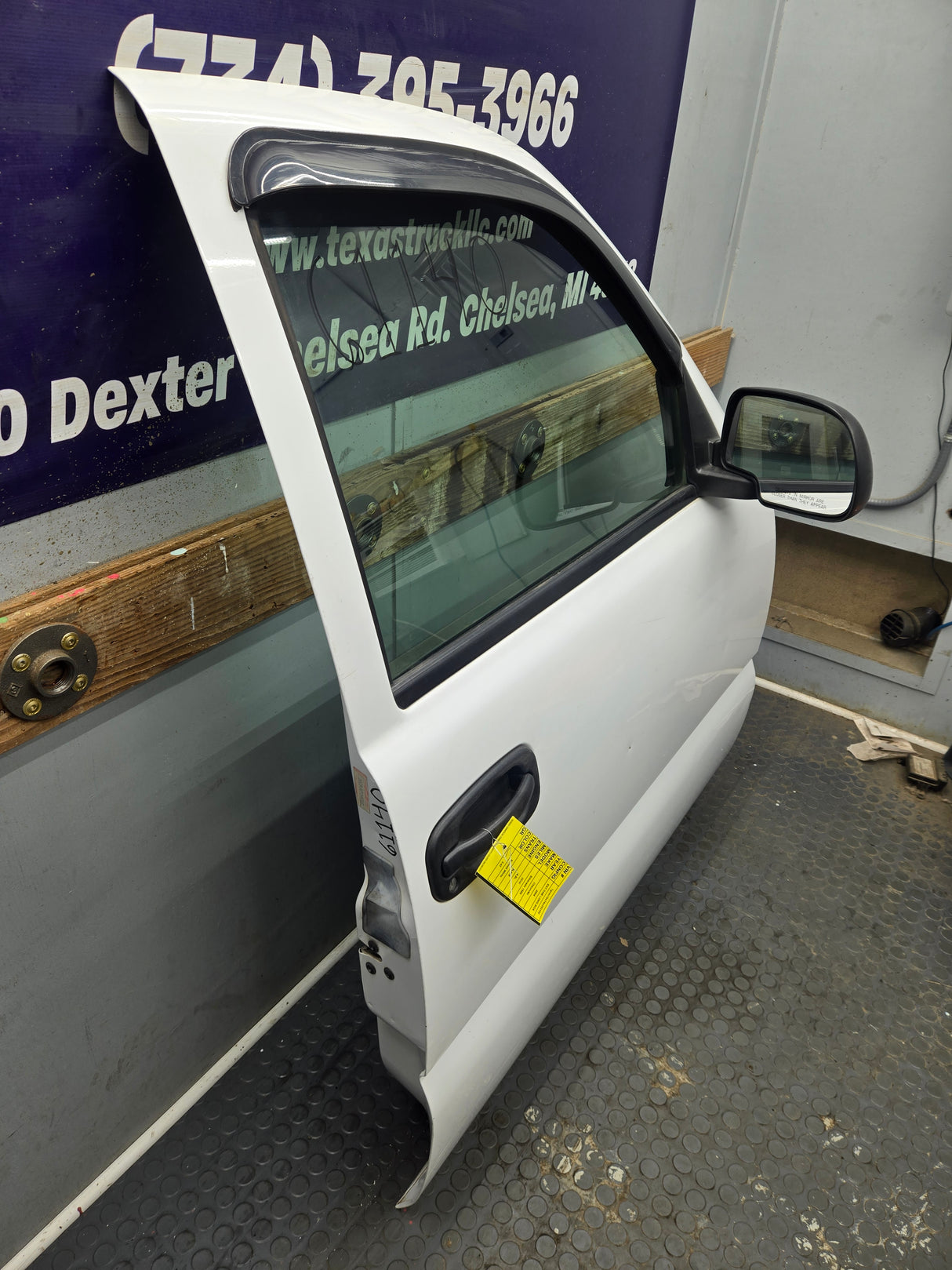 1999-2006 Chevrolet Silverado / GMC Sierra 1500 2500 3500 HD Front Passenger side Door RH