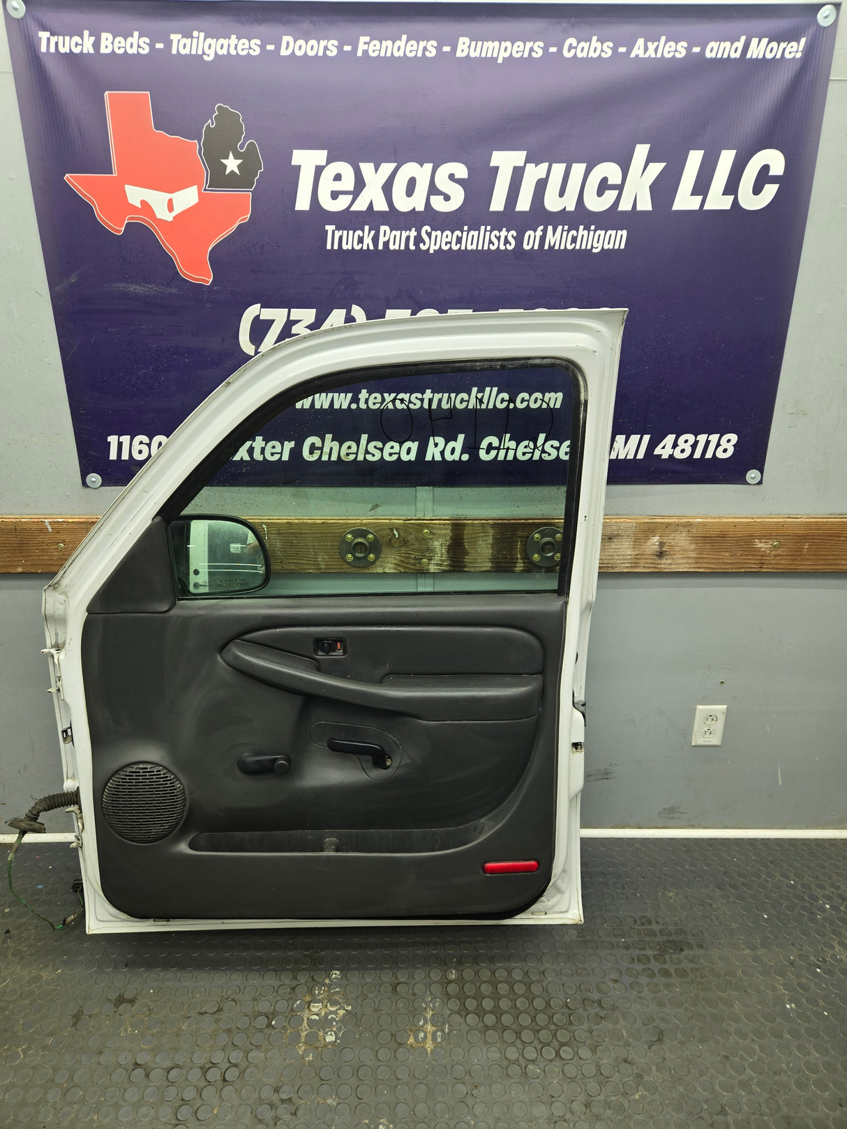 1999-2006 Chevrolet Silverado / GMC Sierra 1500 2500 3500 HD Front Passenger side Door RH