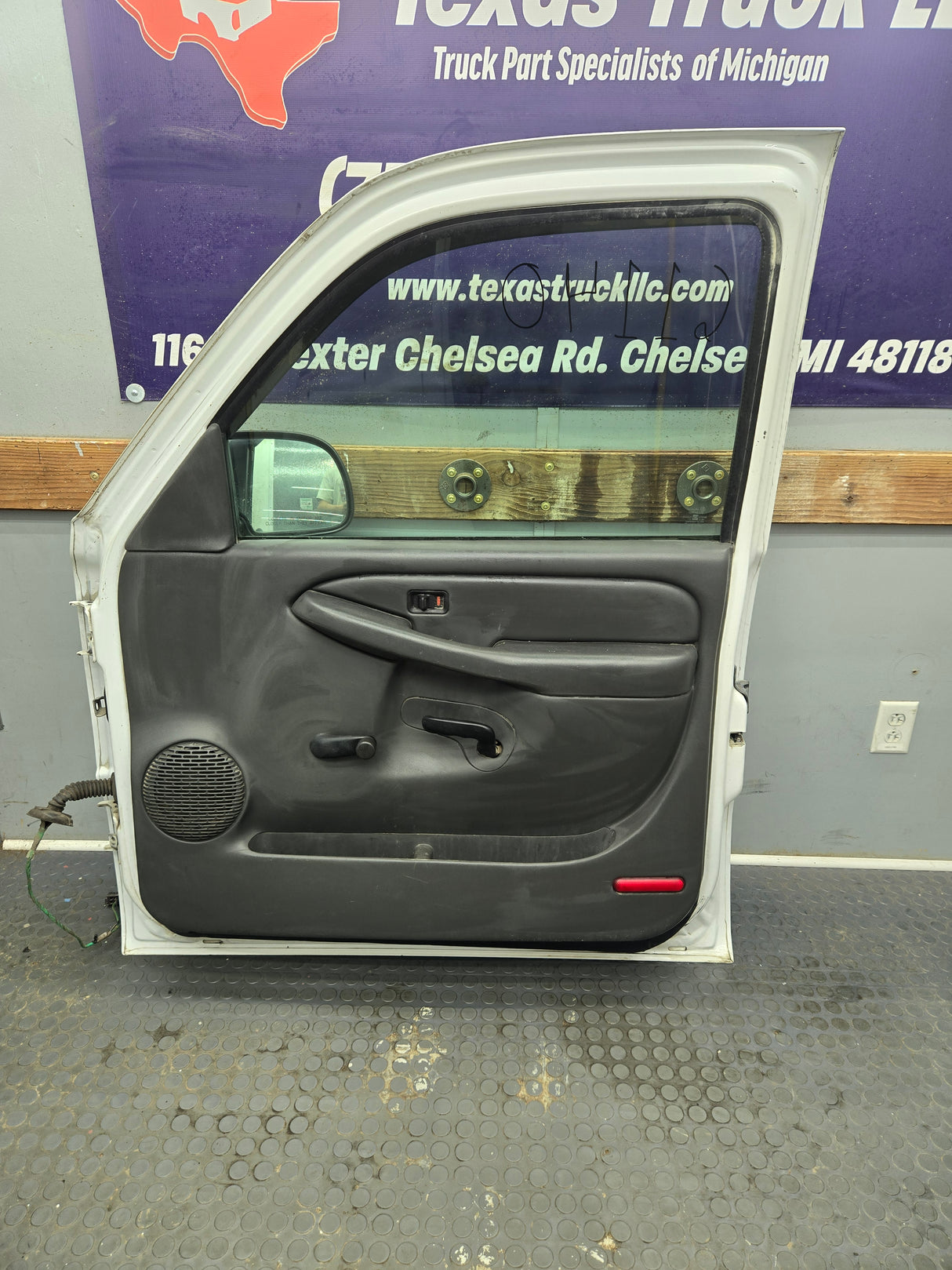 1999-2006 Chevrolet Silverado / GMC Sierra 1500 2500 3500 HD Front Passenger side Door RH