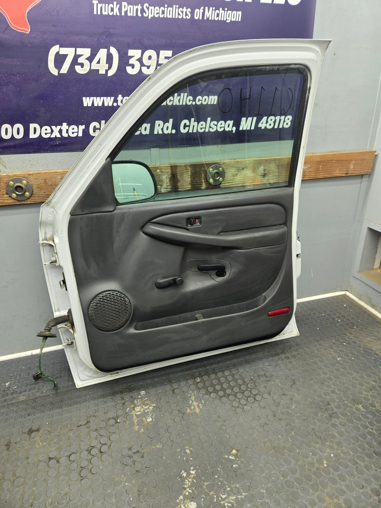 1999-2006 Chevrolet Silverado / GMC Sierra 1500 2500 3500 HD Front Passenger side Door RH
