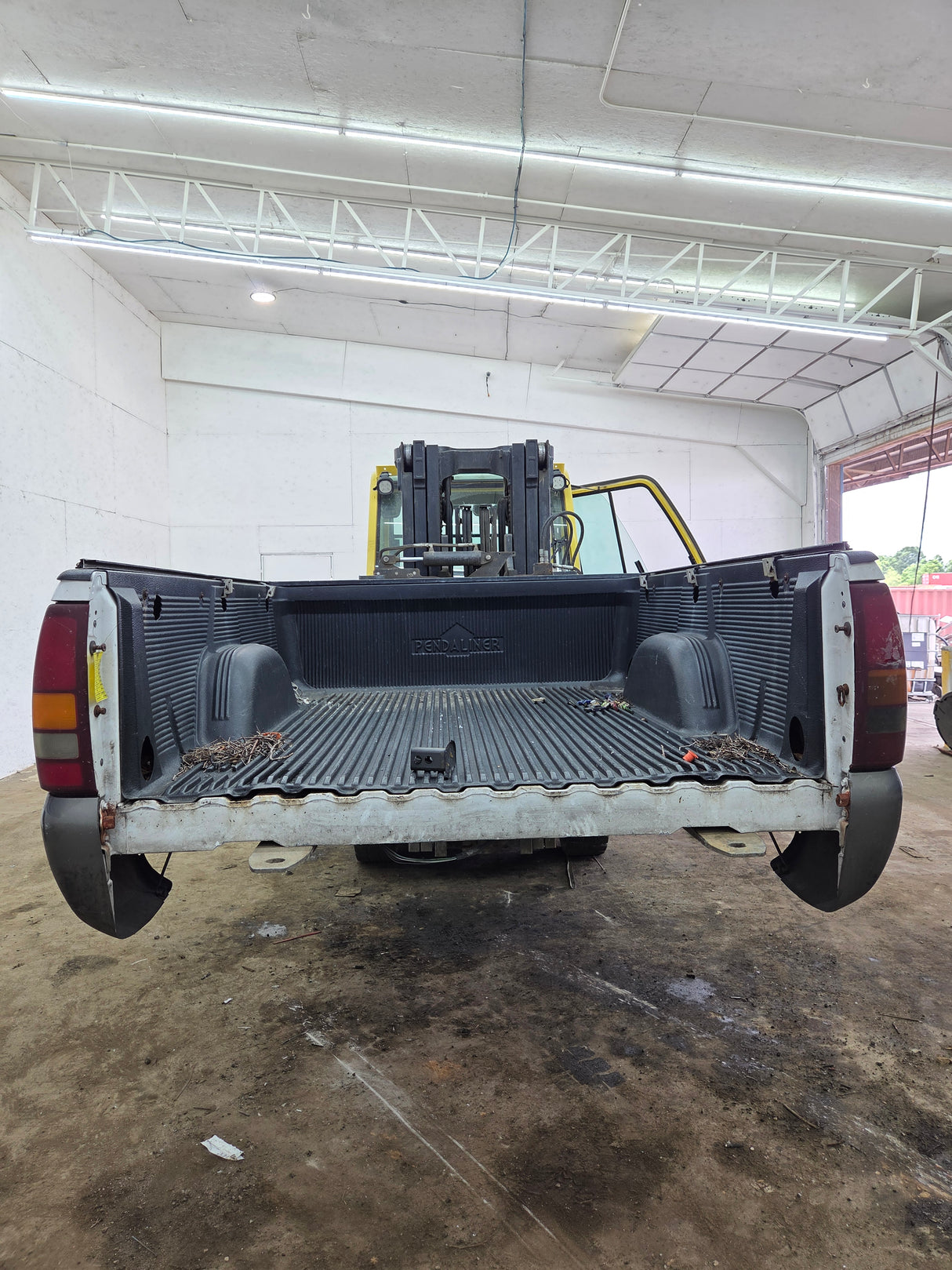 1999-2007 Chevrolet Silverado / GMC Sierra 1500 2500HD 3500HD 6' 6" Short Truck Bed