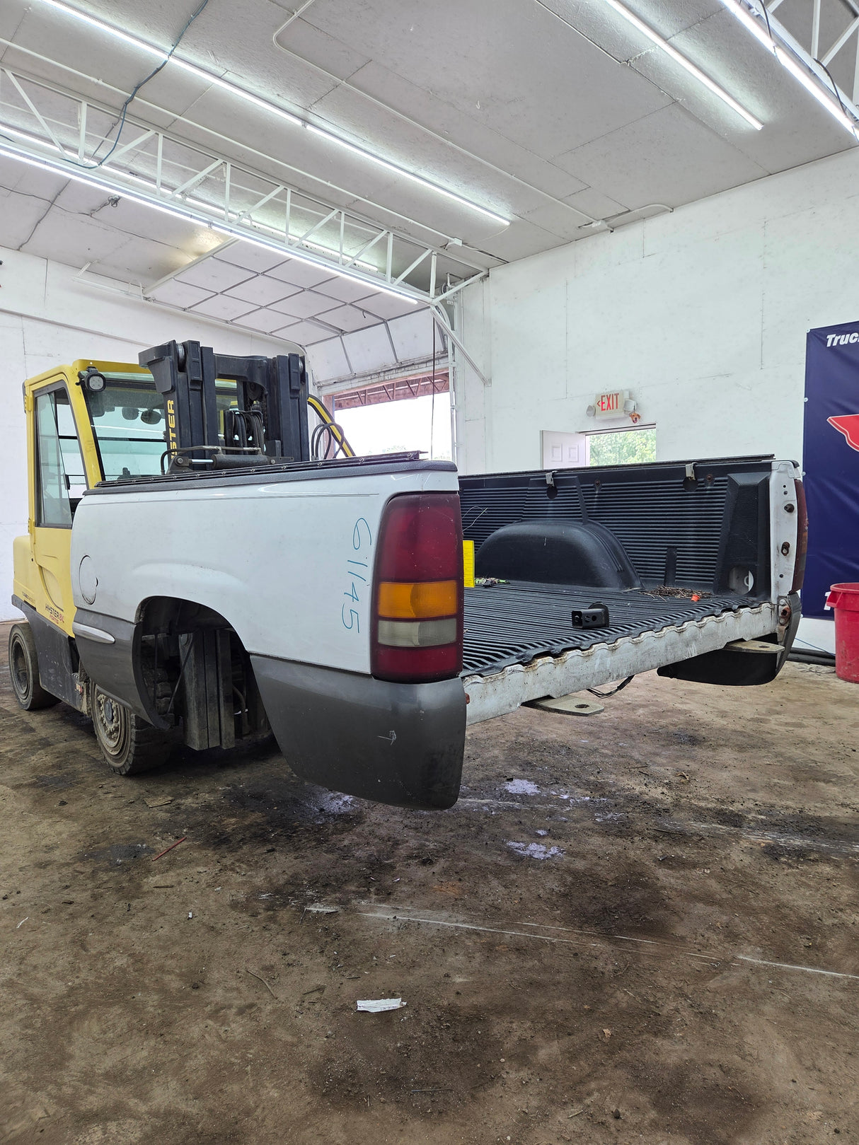 1999-2007 Chevrolet Silverado / GMC Sierra 1500 2500HD 3500HD 6' 6" Short Truck Bed