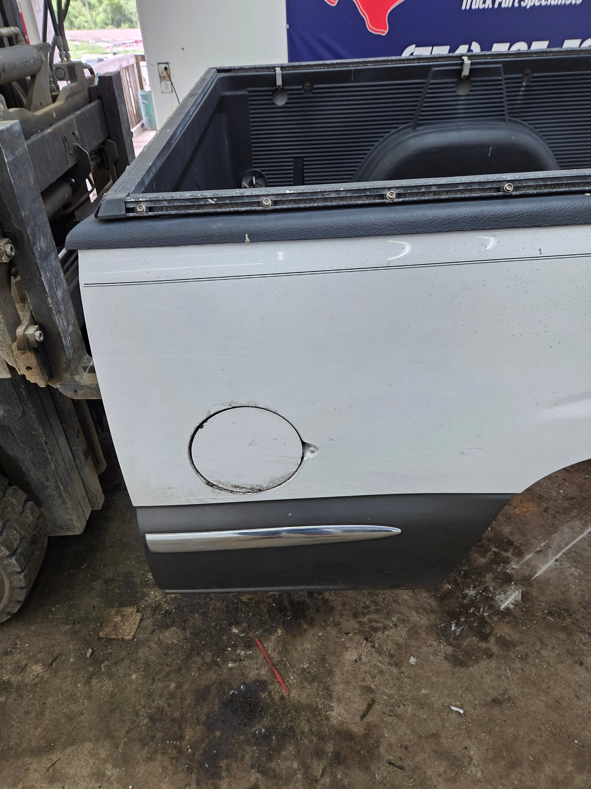 1999-2007 Chevrolet Silverado / GMC Sierra 1500 2500HD 3500HD 6' 6" Short Truck Bed