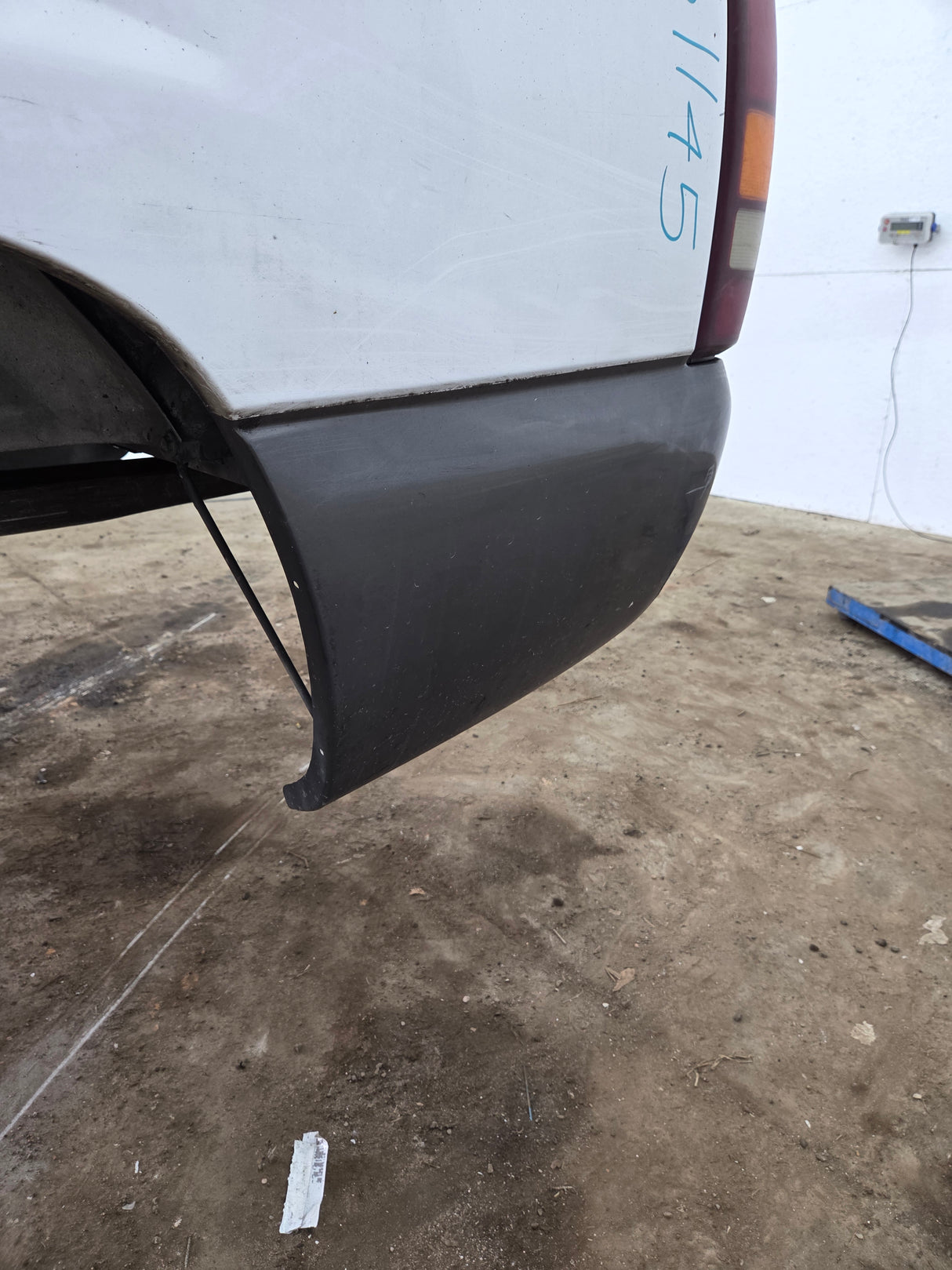 1999-2007 Chevrolet Silverado / GMC Sierra 1500 2500HD 3500HD 6' 6" Short Truck Bed