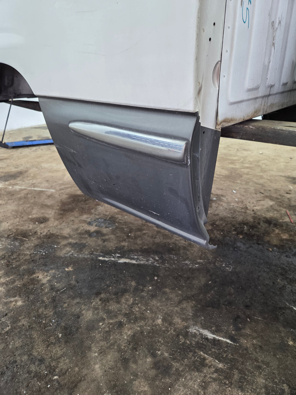 1999-2007 Chevrolet Silverado / GMC Sierra 1500 2500HD 3500HD 6' 6" Short Truck Bed