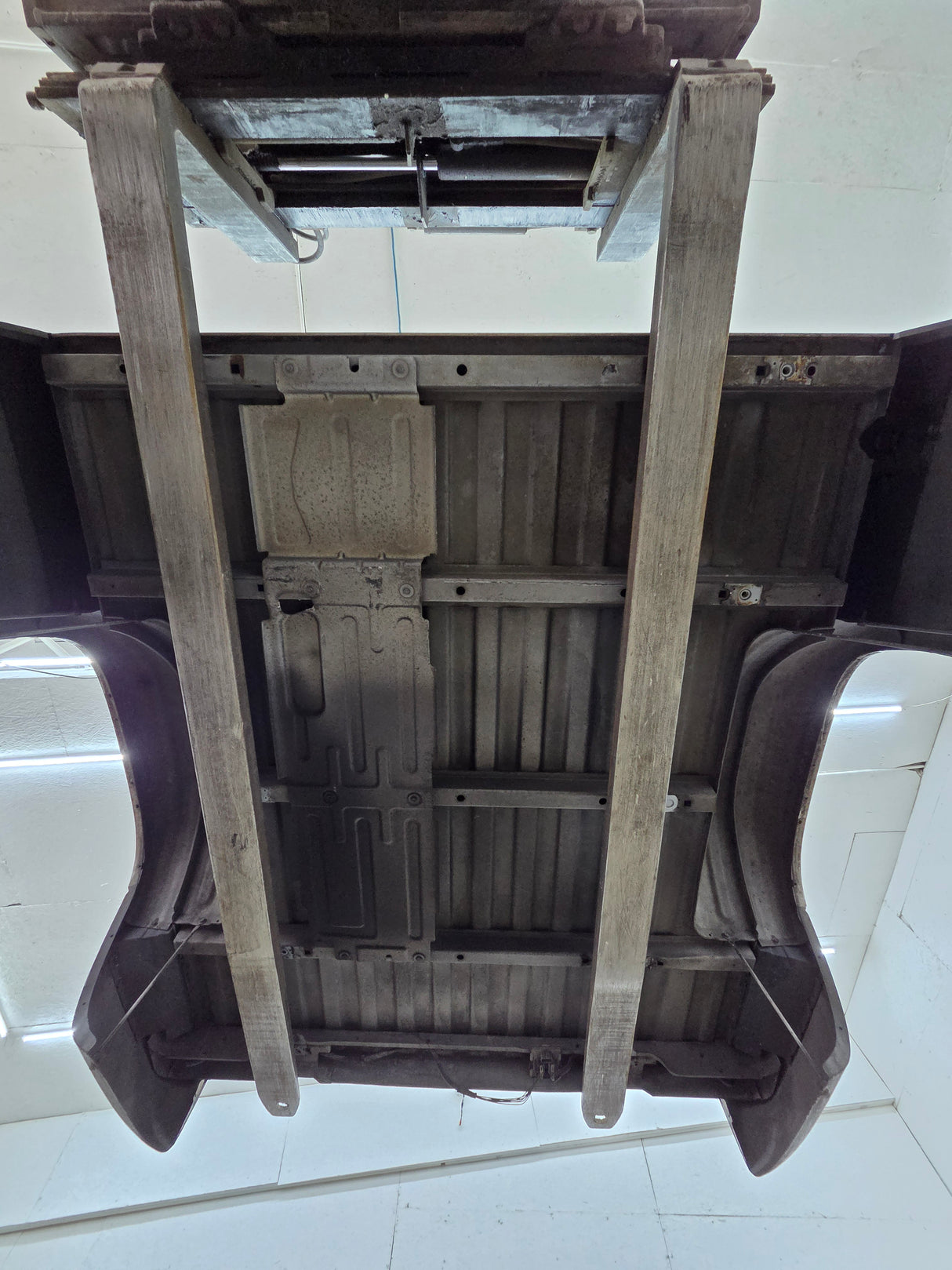 1999-2007 Chevrolet Silverado / GMC Sierra 1500 2500HD 3500HD 6' 6" Short Truck Bed