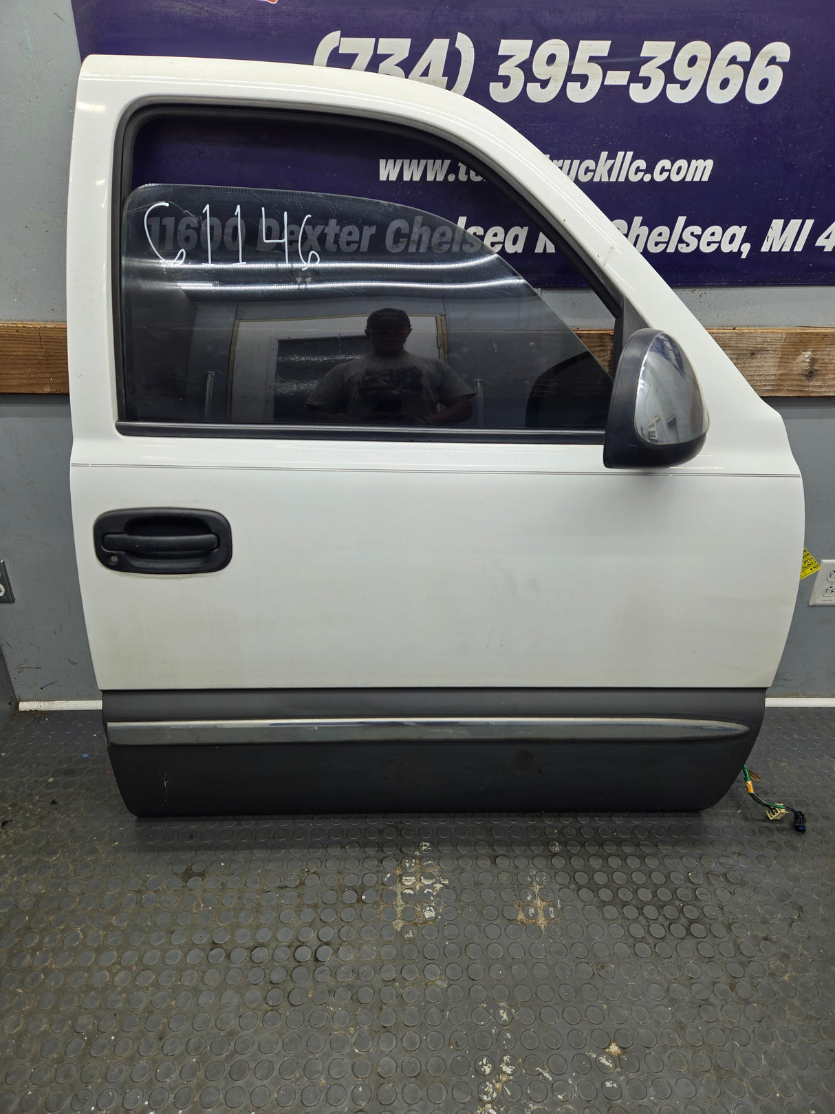 1999-2006 Chevrolet Silverado / GMC Sierra 1500 2500 3500 HD Front Passenger side Door RH