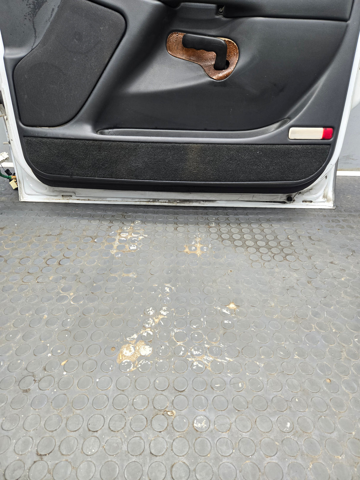 1999-2006 Chevrolet Silverado / GMC Sierra 1500 2500 3500 HD Front Passenger side Door RH