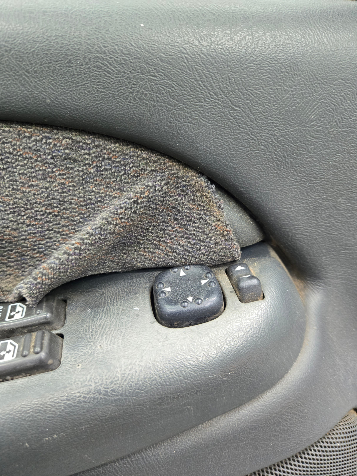 1999-2006 Chevrolet Silverado / GMC Sierra 1500 2500 3500 HD Driver Side Front Door LH - Grey
