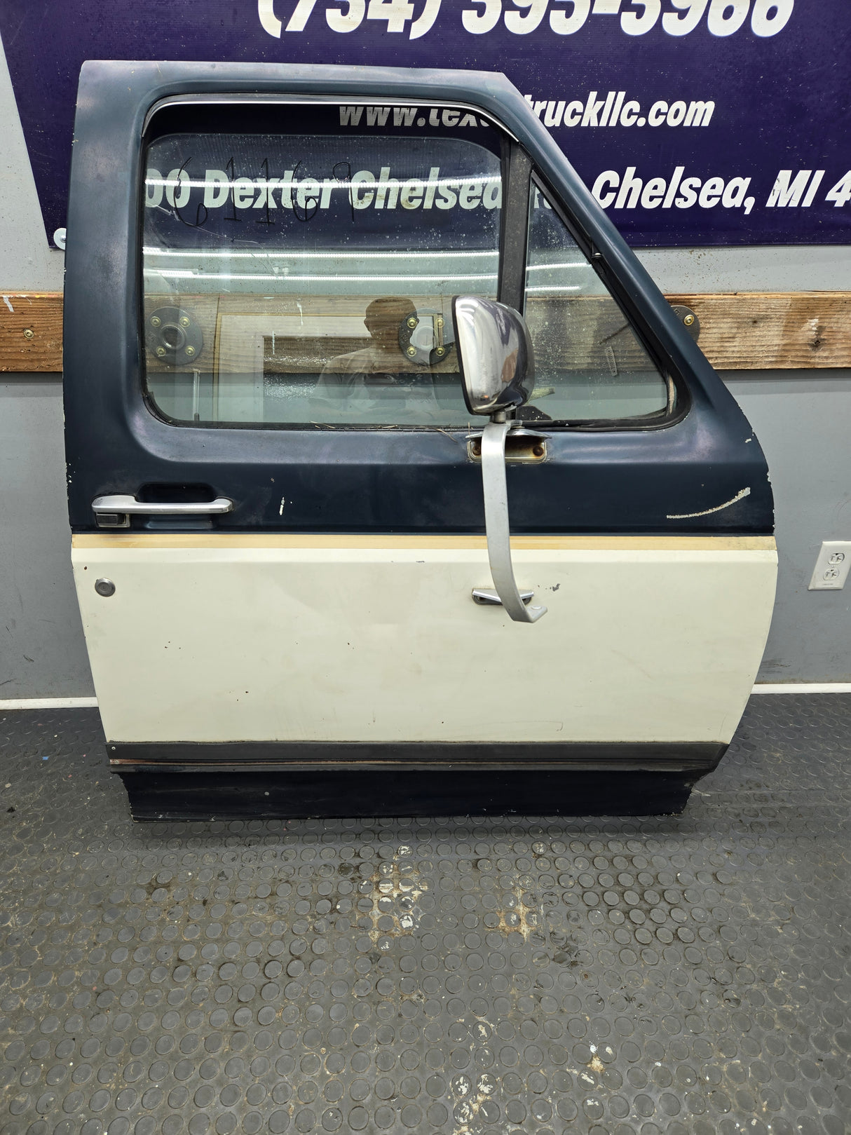 1987-1997 Ford F Series F250 F350 F450 F550 Passenger Side Front Door RH