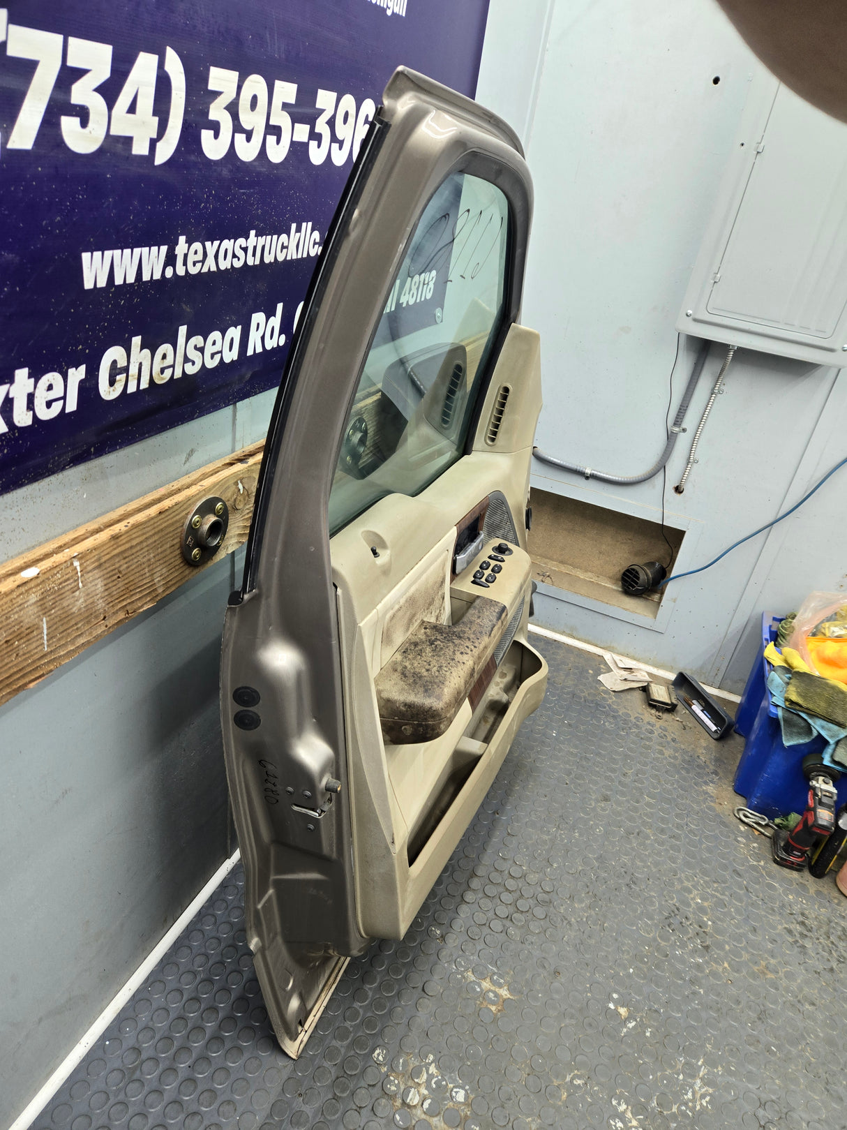 2004-2008 Ford F150 Driver Side Extended/Regular Cab Front Door LH