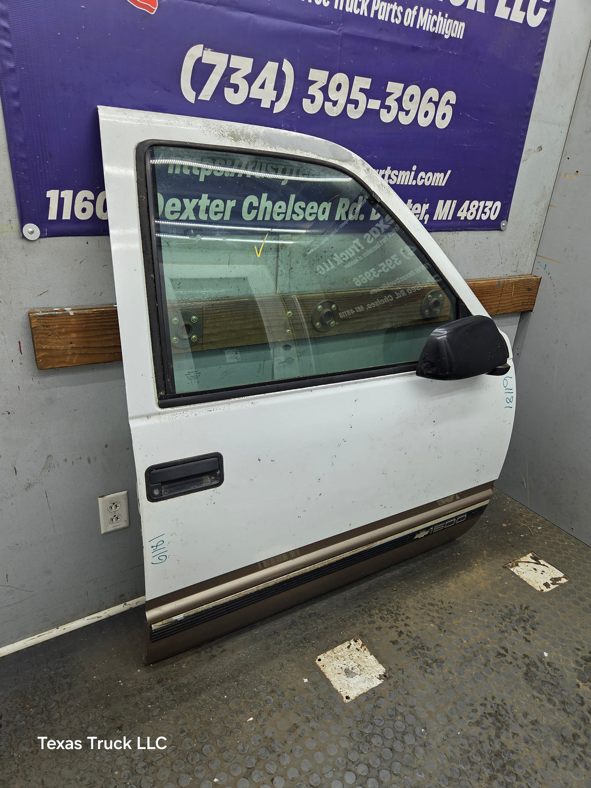 1988-2000 Chevrolet Silverado Suburban GMC Sierra RH Front Passenger Door