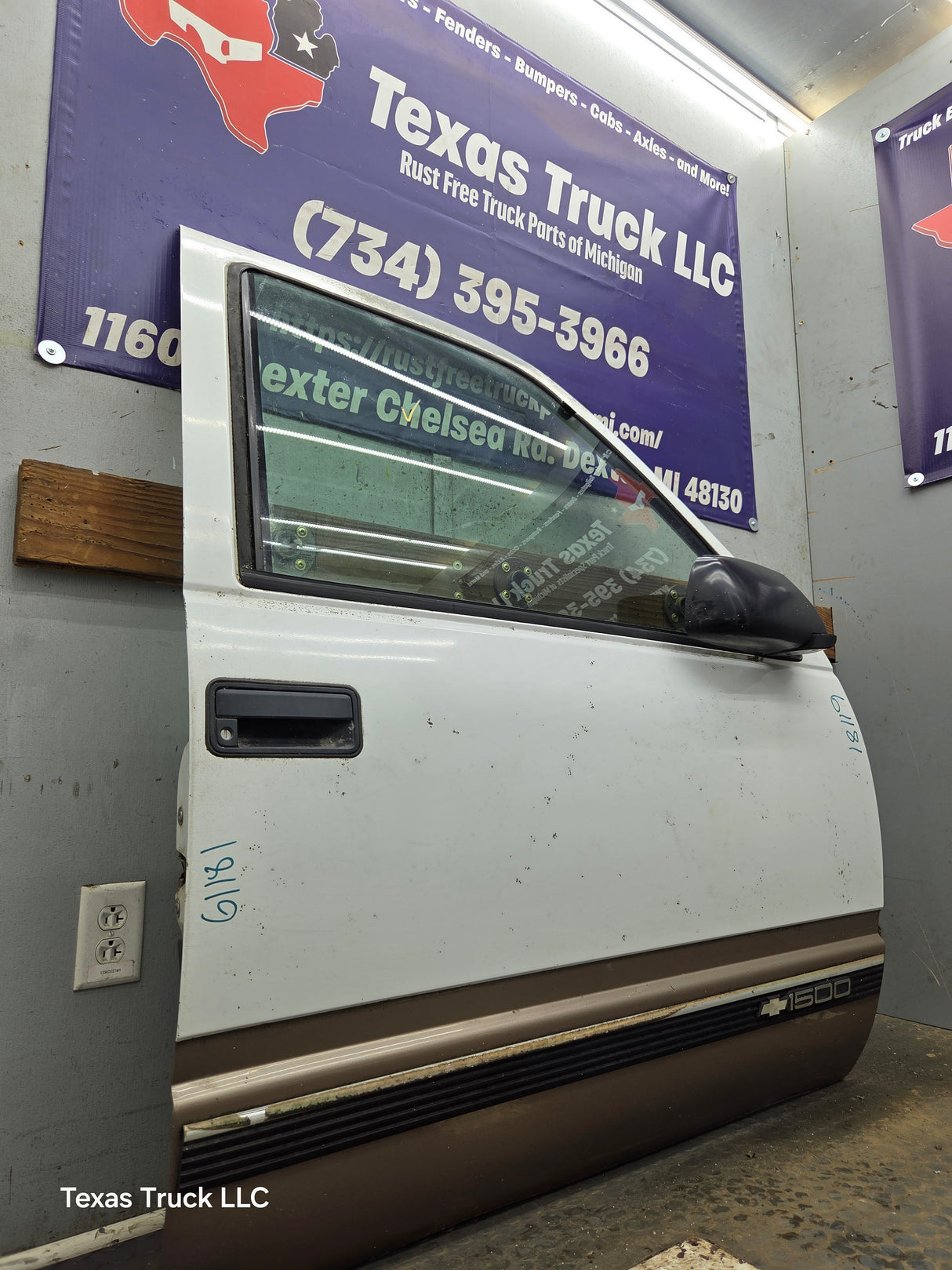 1988-2000 Chevrolet Silverado Suburban GMC Sierra RH Front Passenger Door