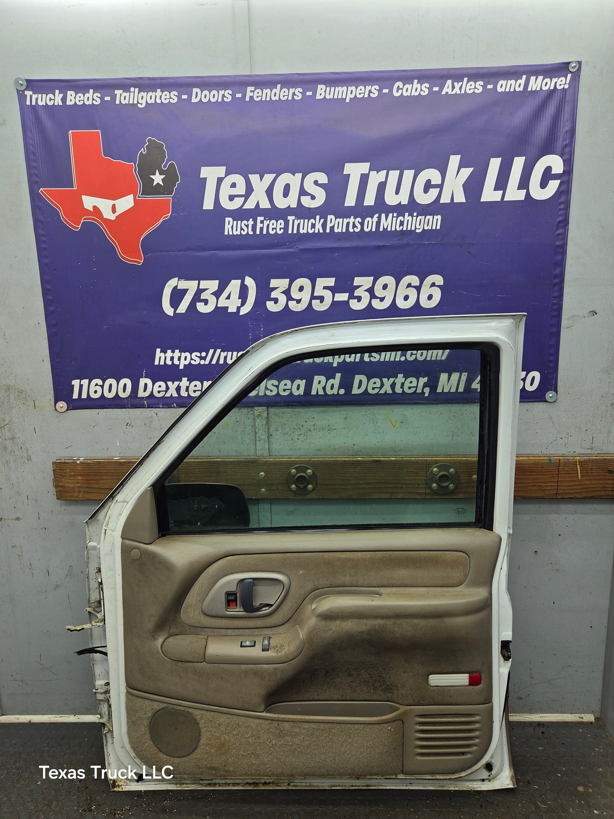 1988-2000 Chevrolet Silverado Suburban GMC Sierra RH Front Passenger Door