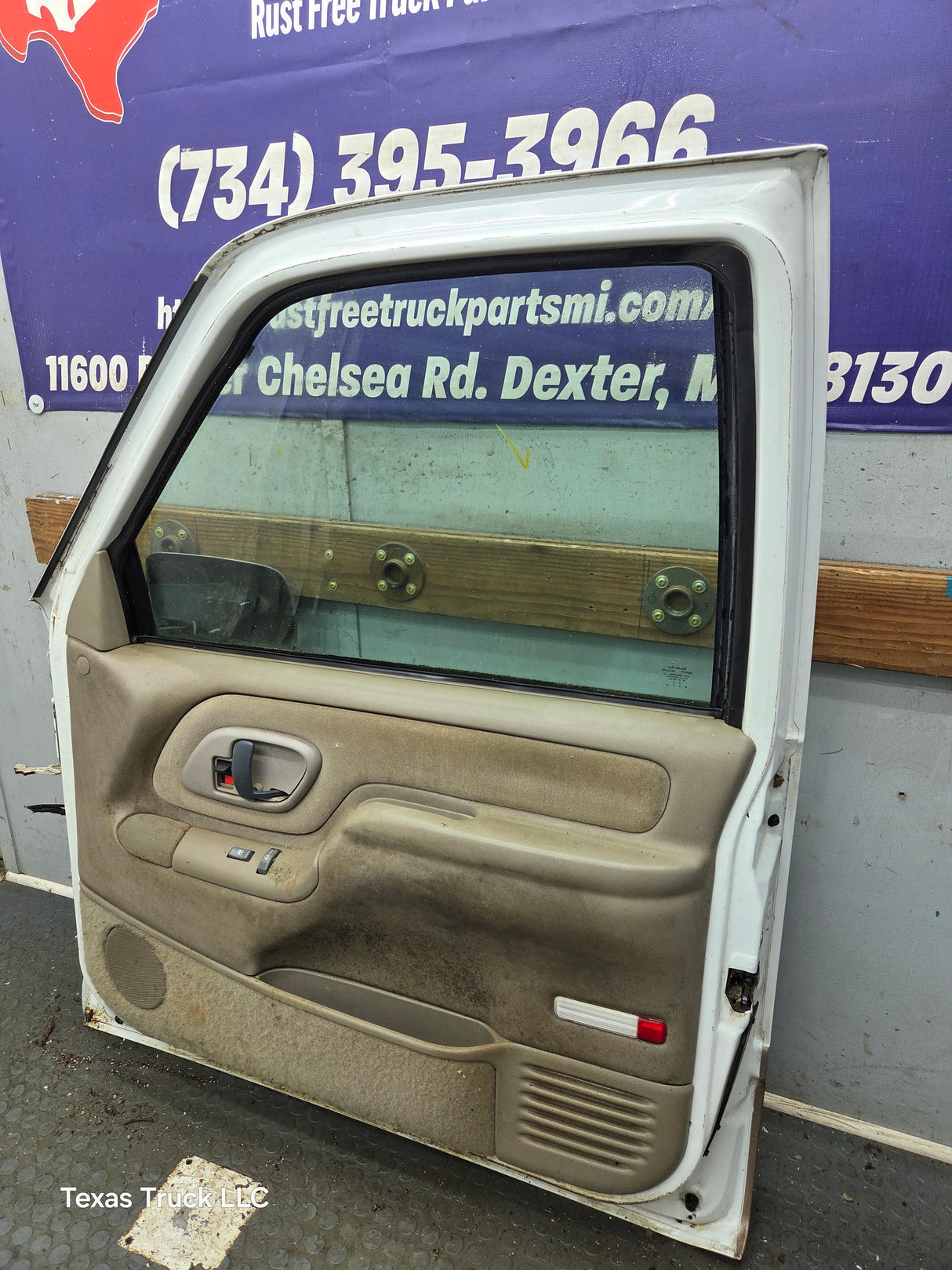 1988-2000 Chevrolet Silverado Suburban GMC Sierra RH Front Passenger Door