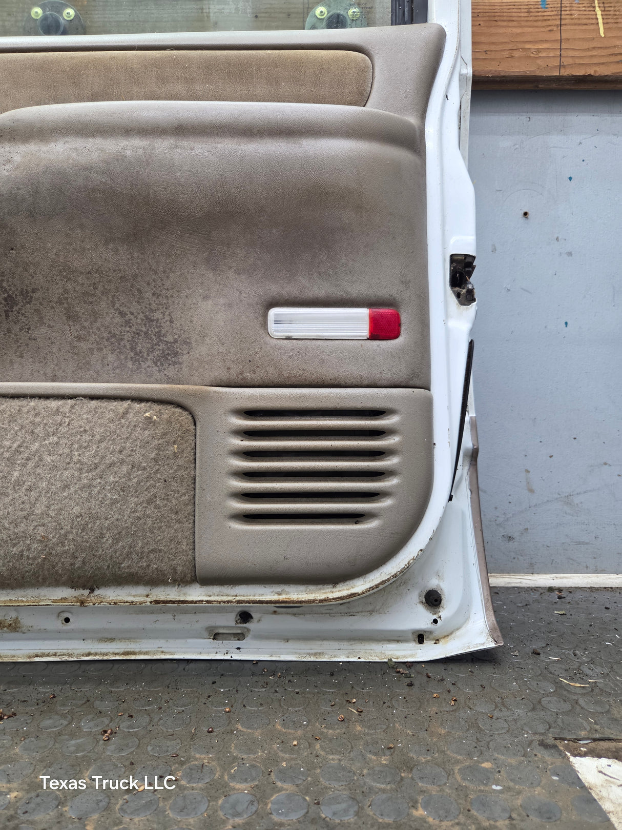 1988-2000 Chevrolet Silverado Suburban GMC Sierra RH Front Passenger Door