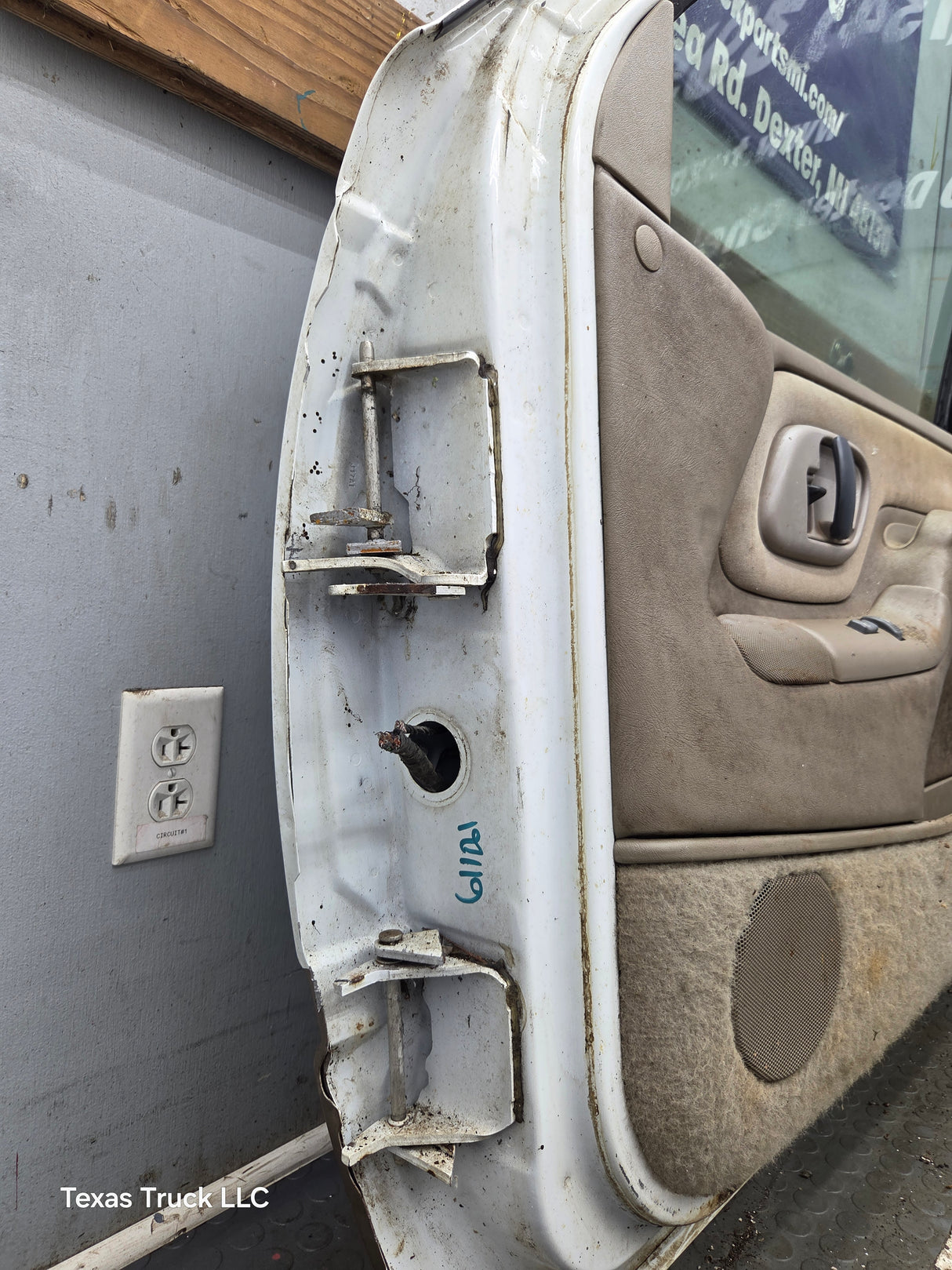 1988-2000 Chevrolet Silverado Suburban GMC Sierra RH Front Passenger Door