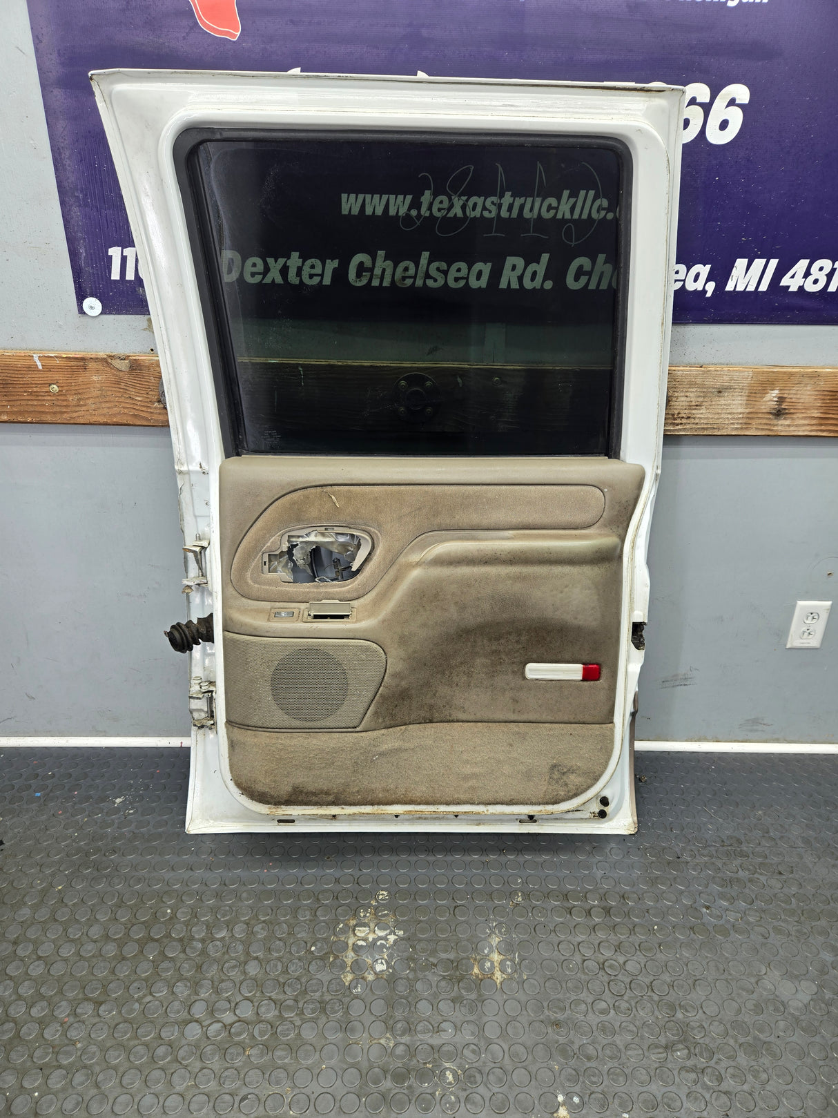 1992-2000 Chevrolet Silverado Suburban GMC Sierra K1500 K2500 K3500 Crew Cab RH Rear Driver Door