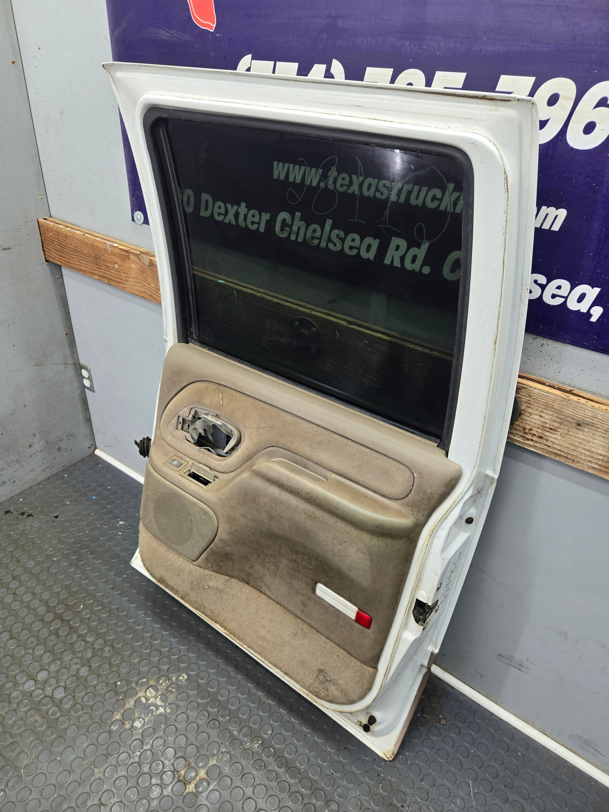 1992-2000 Chevrolet Silverado Suburban GMC Sierra K1500 K2500 K3500 Crew Cab RH Rear Driver Door