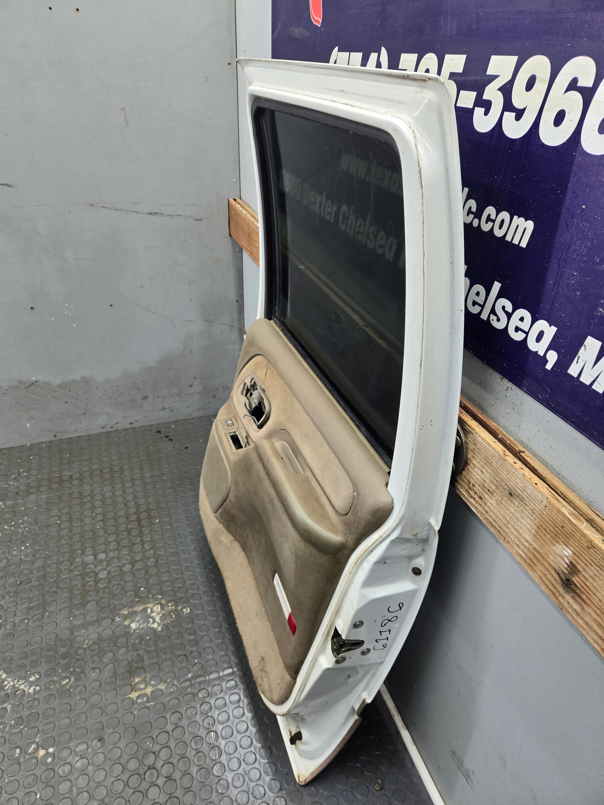 1992-2000 Chevrolet Silverado Suburban GMC Sierra K1500 K2500 K3500 Crew Cab RH Rear Driver Door