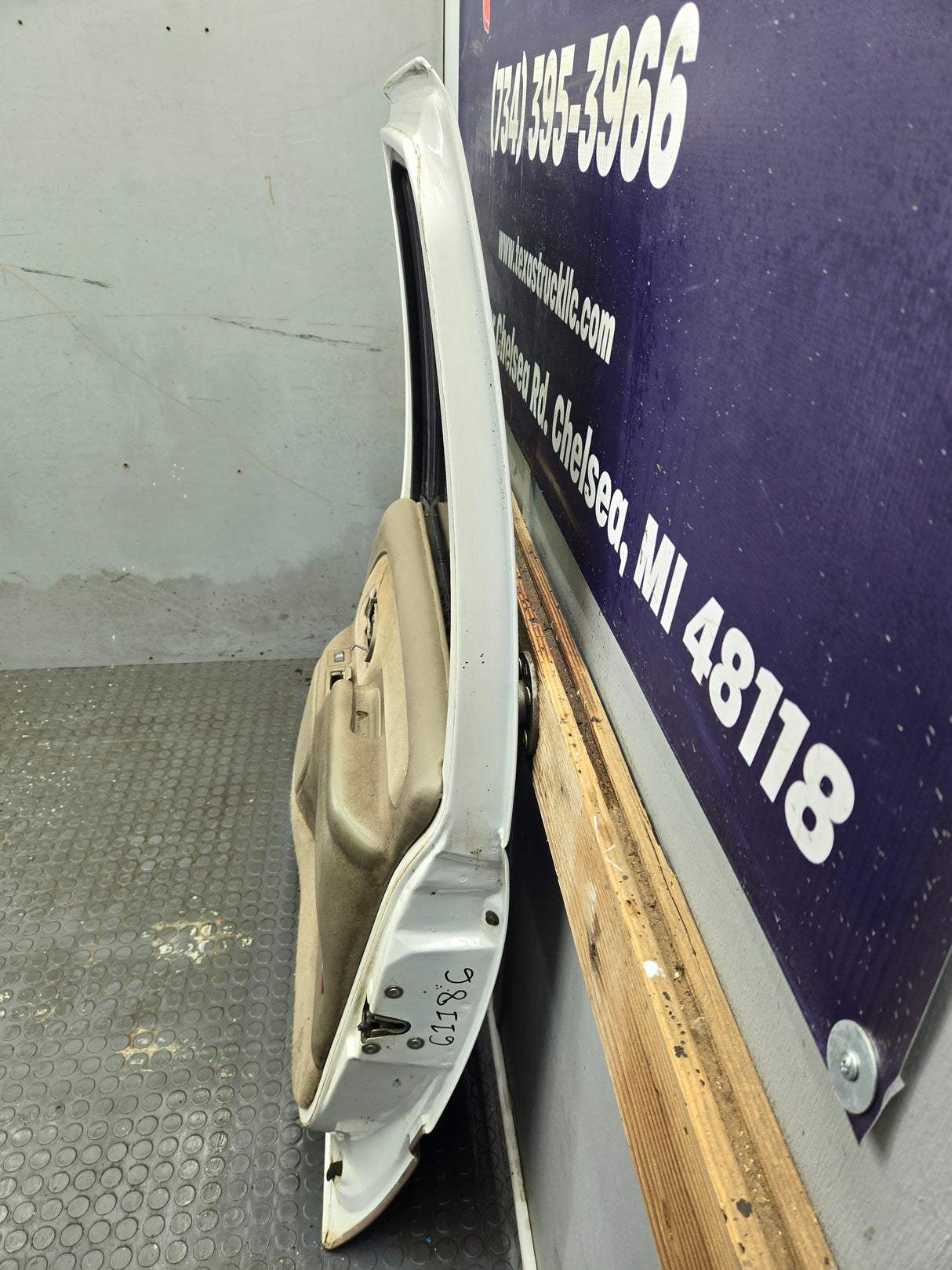 1992-2000 Chevrolet Silverado Suburban GMC Sierra K1500 K2500 K3500 Crew Cab RH Rear Driver Door