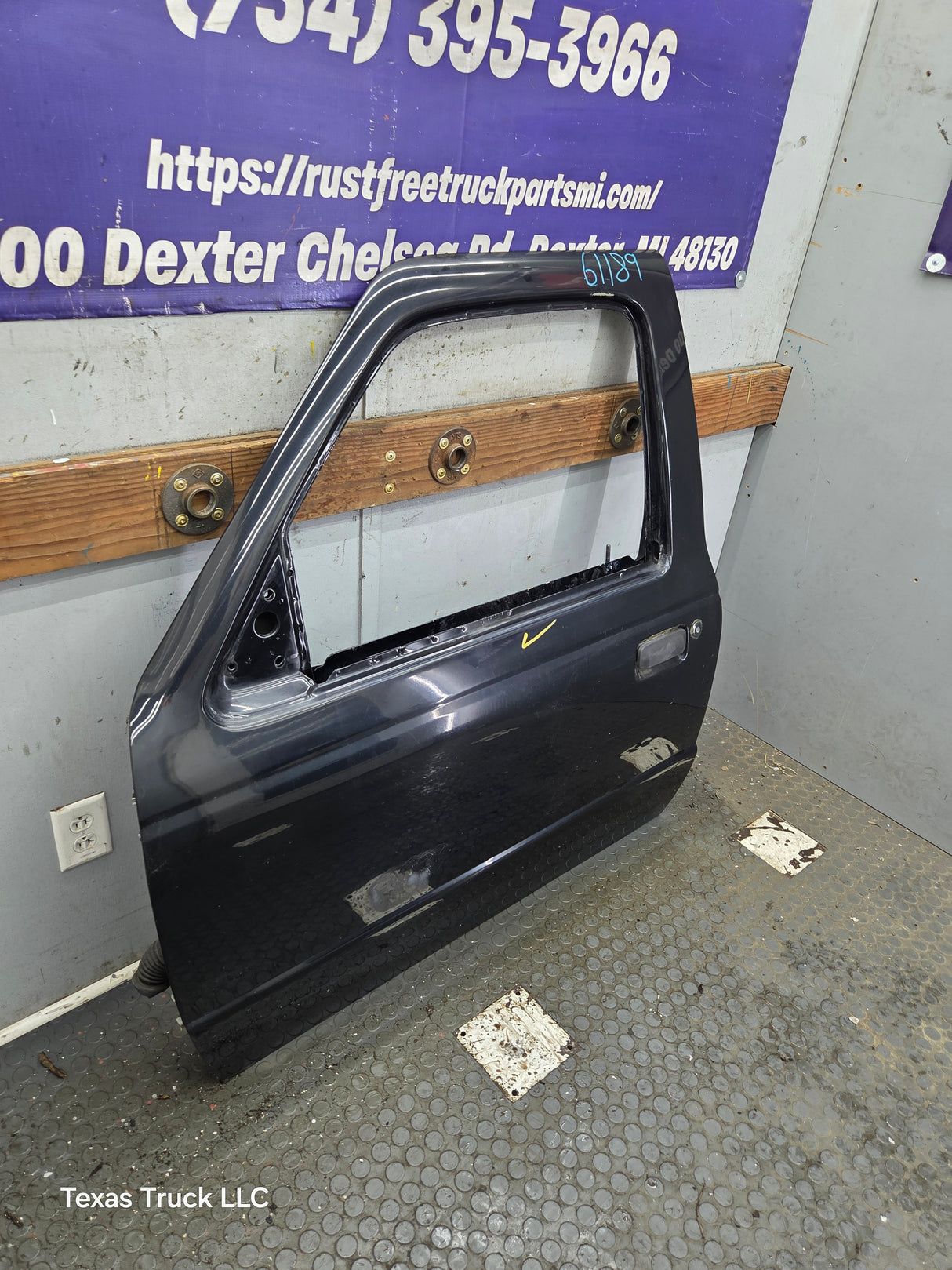2003-2005 Ford Ranger Driver Side Front Left Hand Door