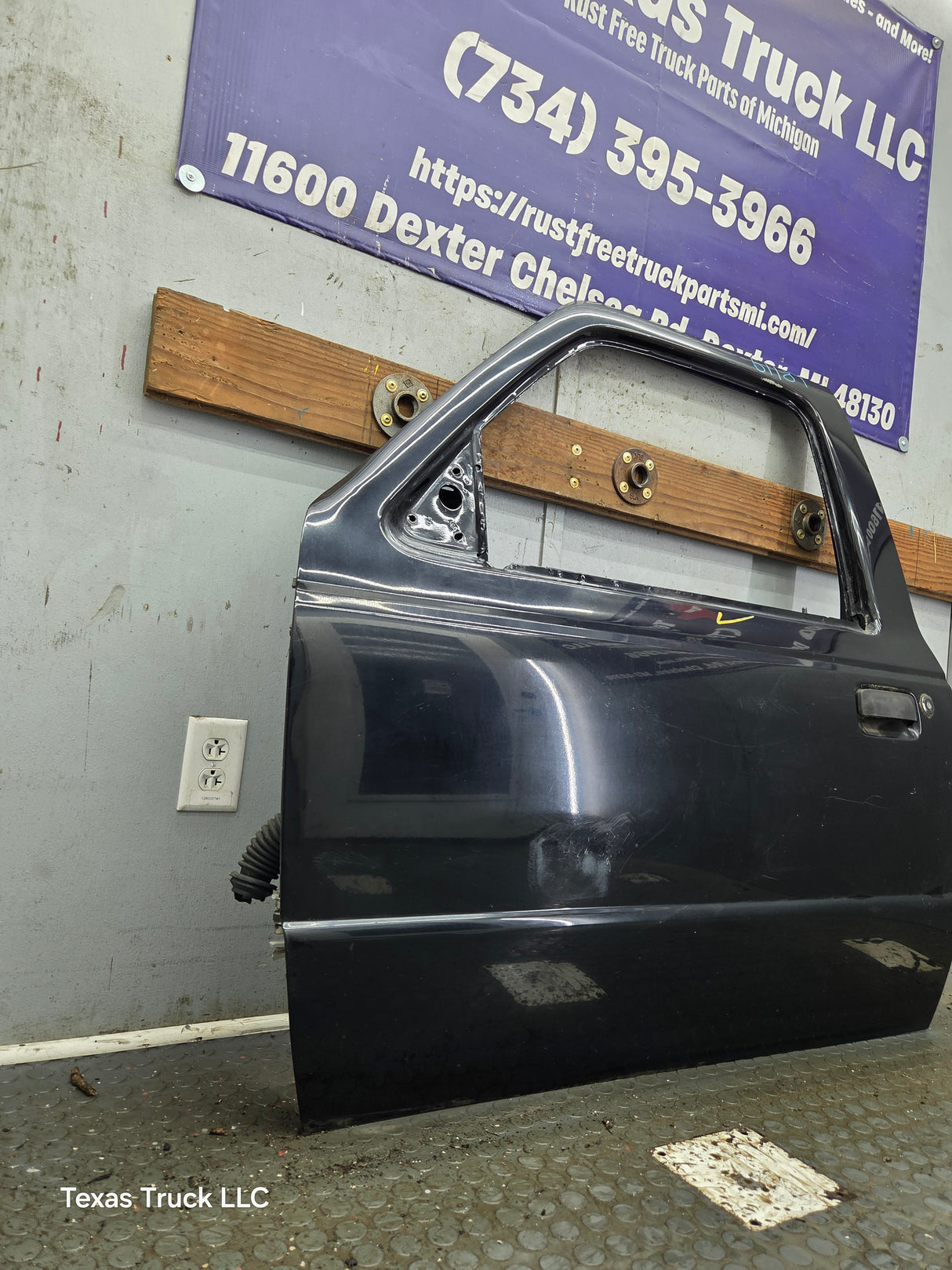 2003-2005 Ford Ranger Driver Side Front Left Hand Door