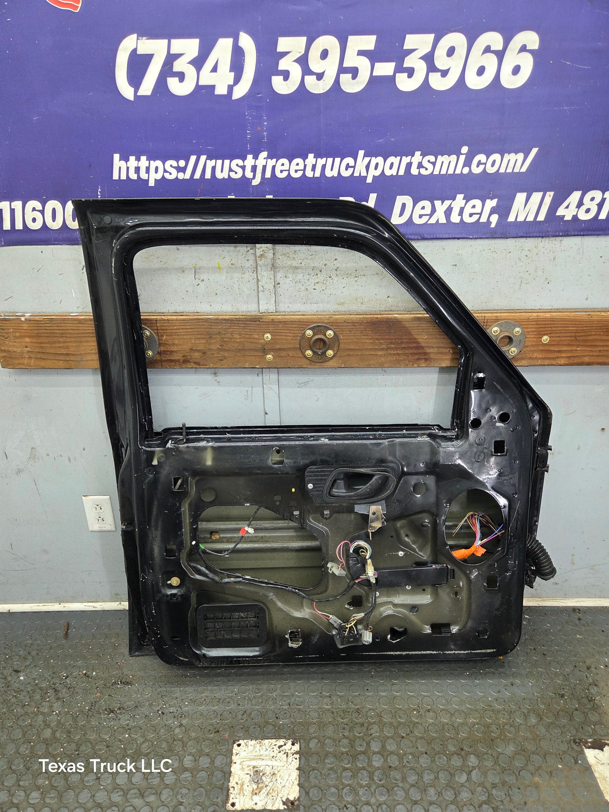 2003-2005 Ford Ranger Driver Side Front Left Hand Door
