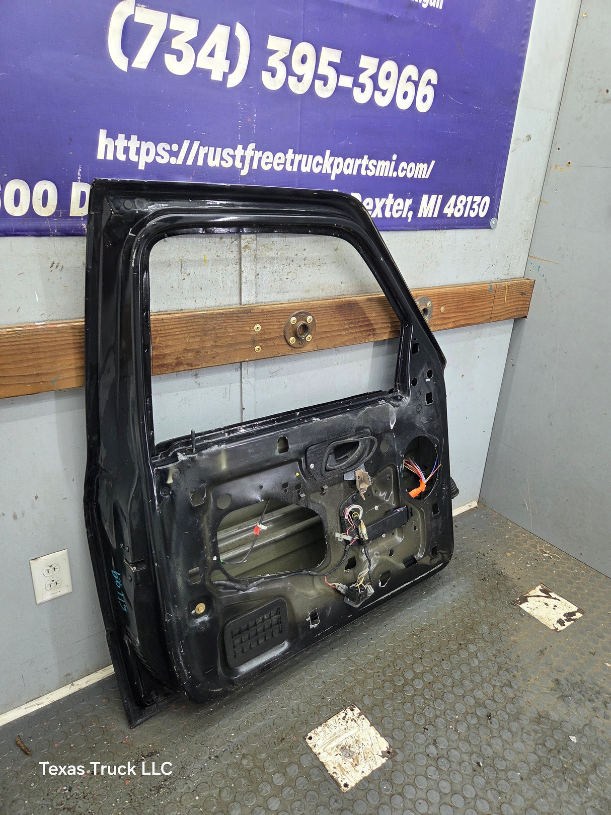 2003-2005 Ford Ranger Driver Side Front Left Hand Door