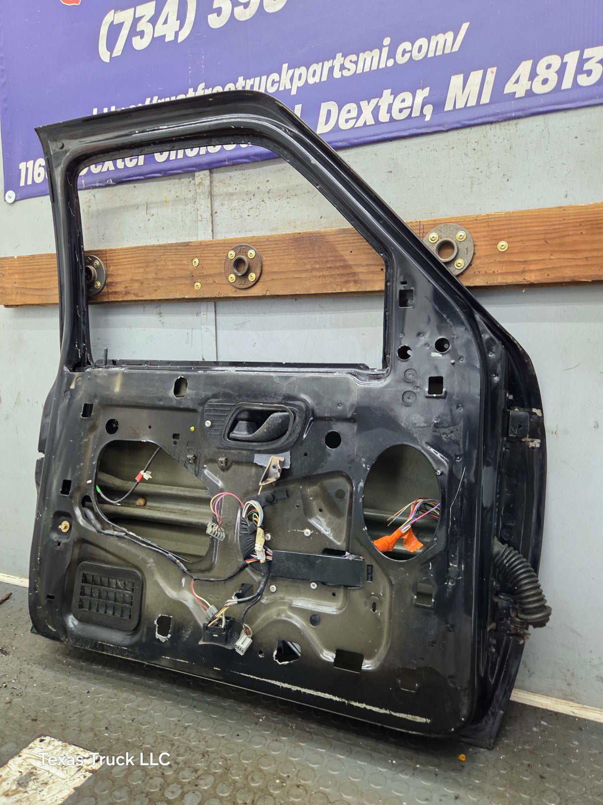 2003-2005 Ford Ranger Driver Side Front Left Hand Door