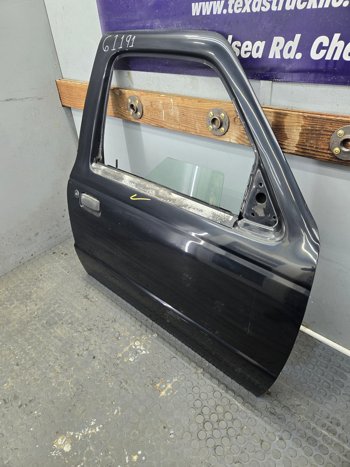 2003-2005 Ford Ranger Passenger Side Front Right Hand Door
