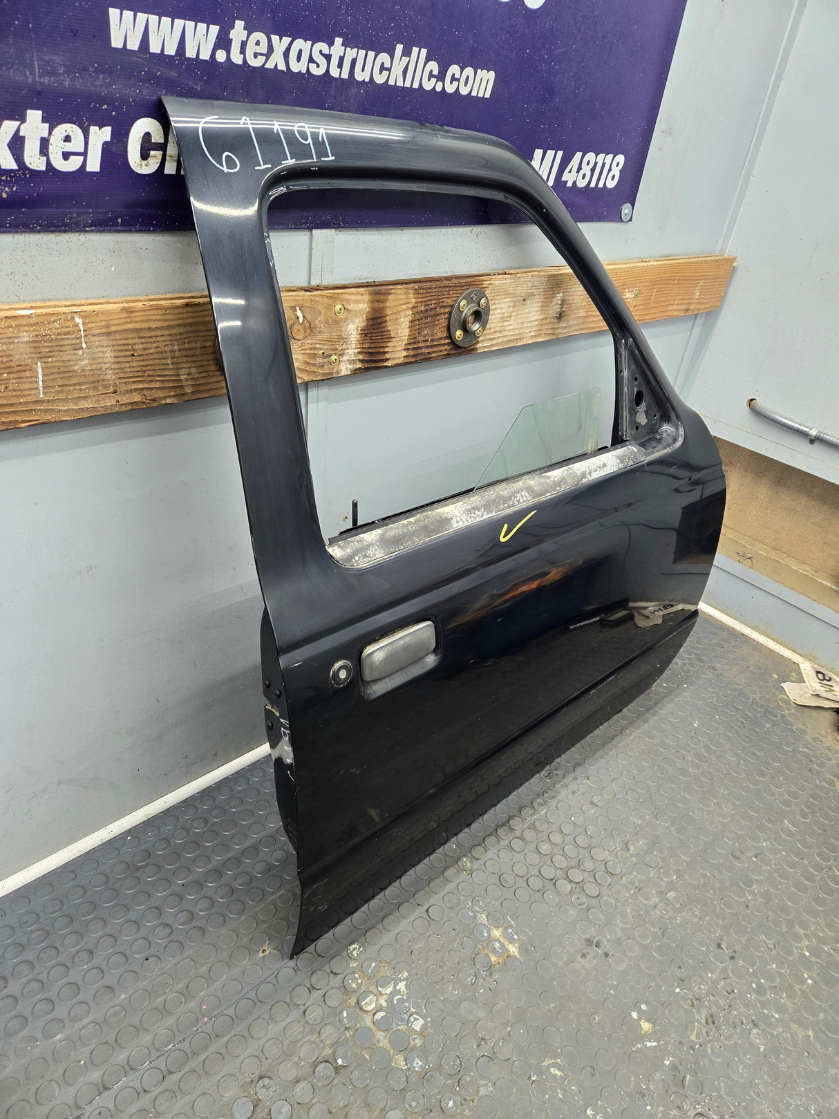 2003-2005 Ford Ranger Passenger Side Front Right Hand Door