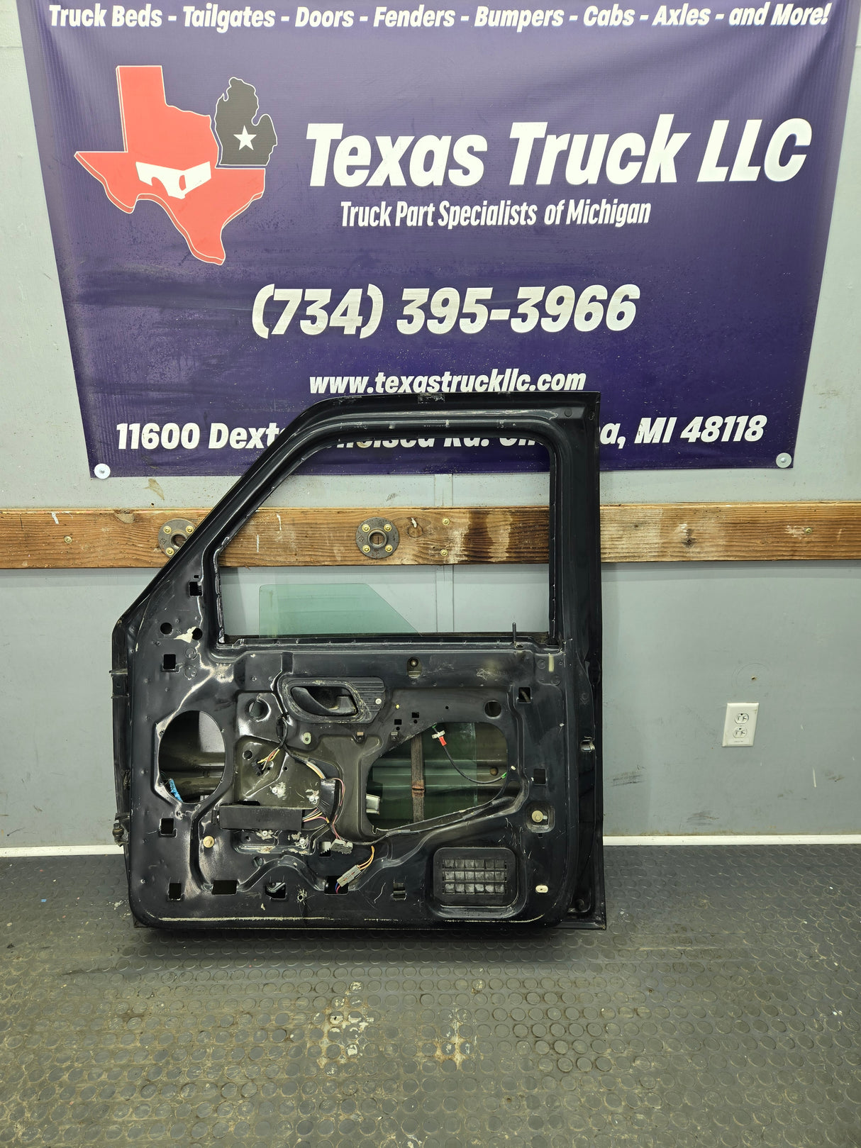 2003-2005 Ford Ranger Passenger Side Front Right Hand Door