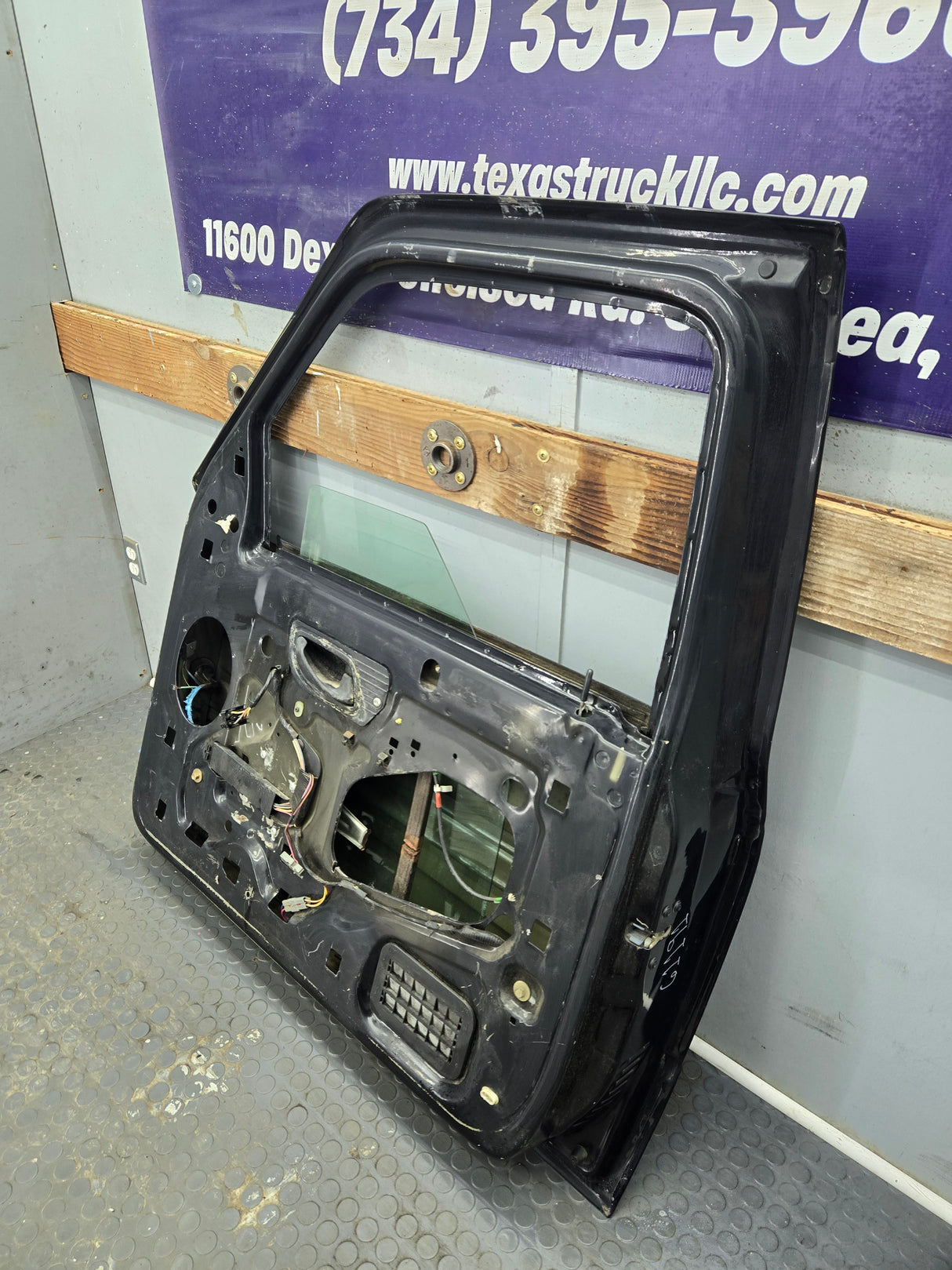 2003-2005 Ford Ranger Passenger Side Front Right Hand Door