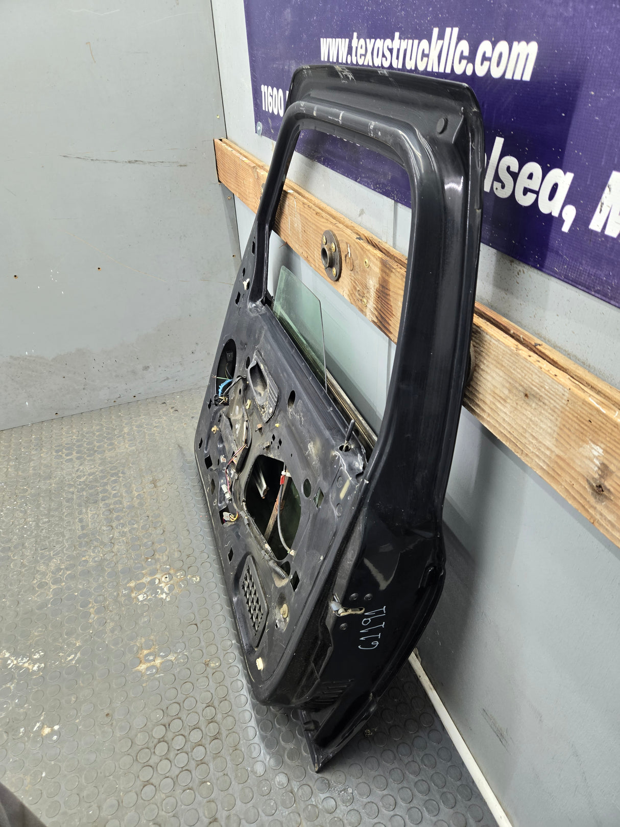 2003-2005 Ford Ranger Passenger Side Front Right Hand Door