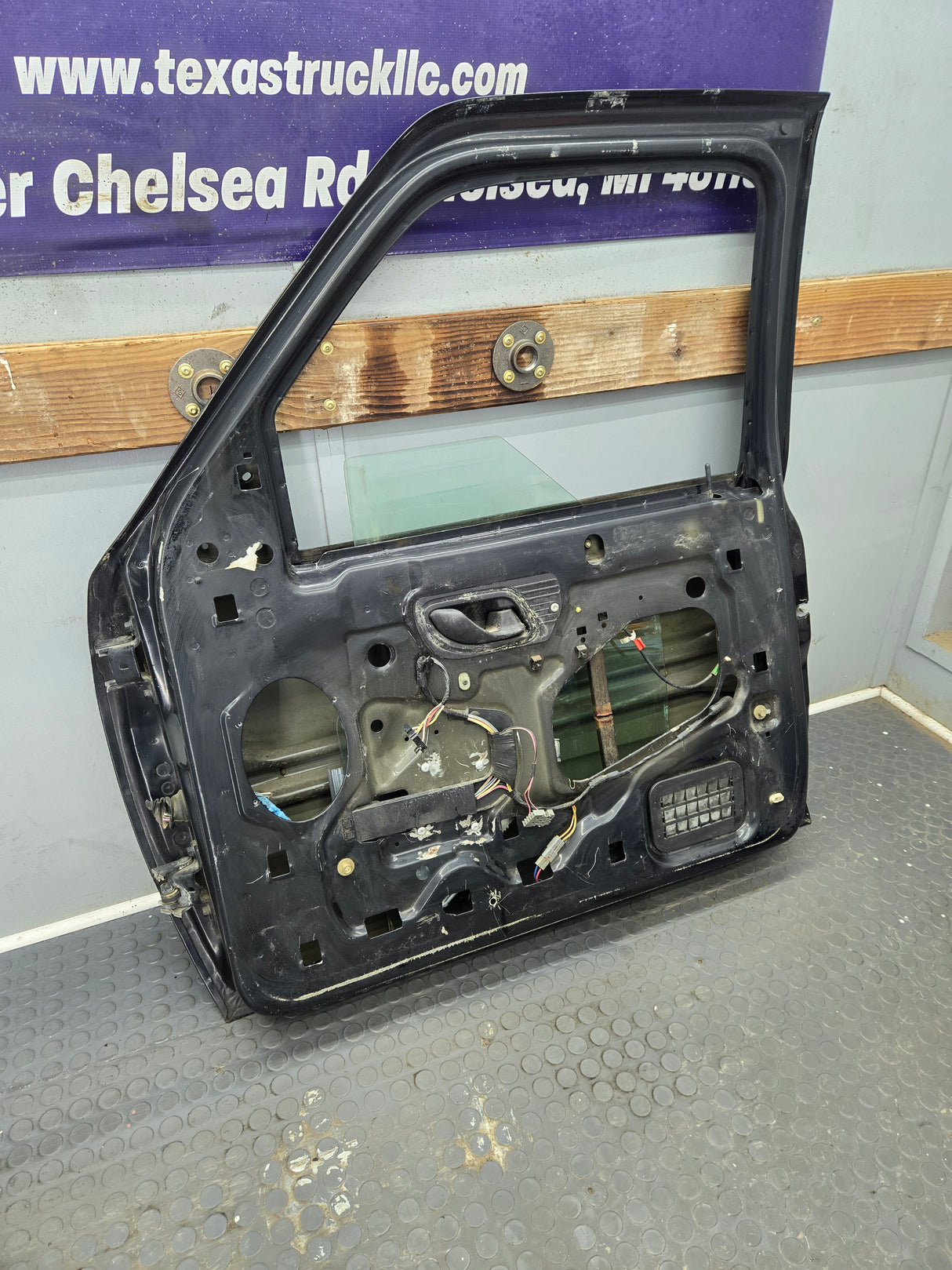 2003-2005 Ford Ranger Passenger Side Front Right Hand Door
