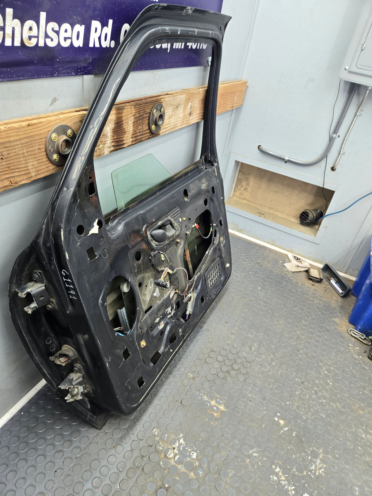 2003-2005 Ford Ranger Passenger Side Front Right Hand Door