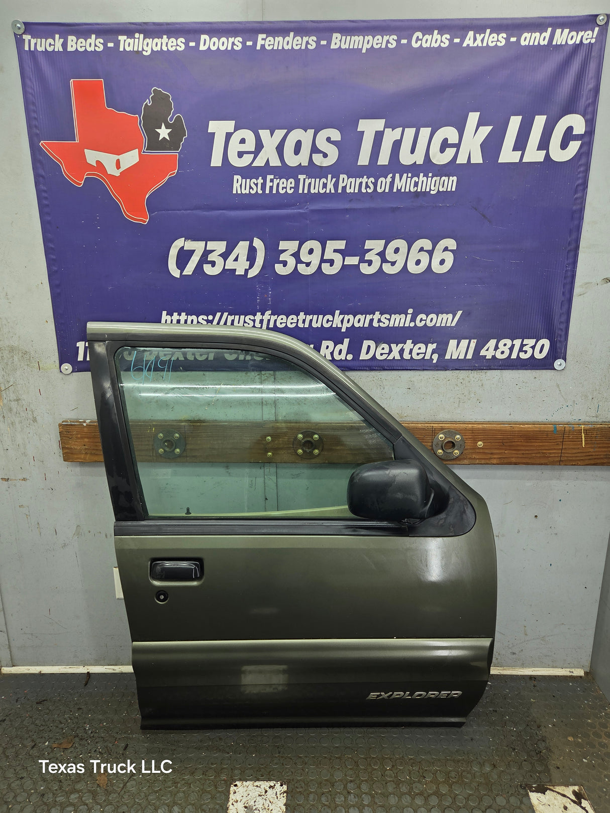 2001-2005 Ford Explorer Sport Trac RH Front Passenger Side Door