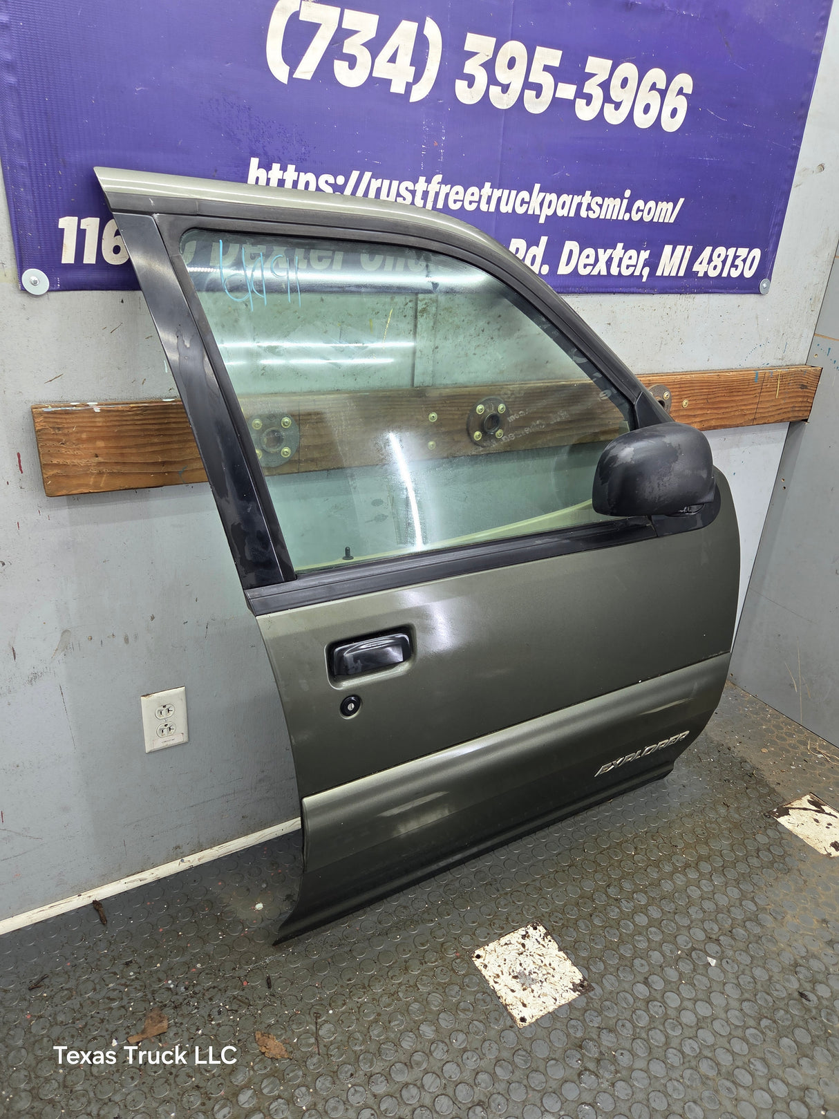 2001-2005 Ford Explorer Sport Trac RH Front Passenger Side Door