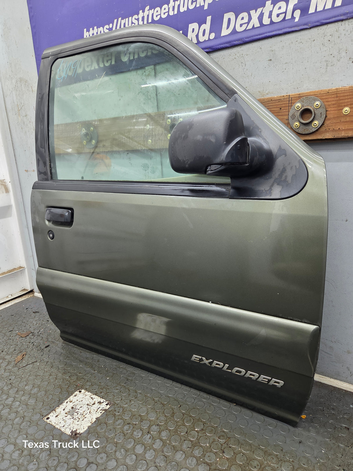 2001-2005 Ford Explorer Sport Trac RH Front Passenger Side Door